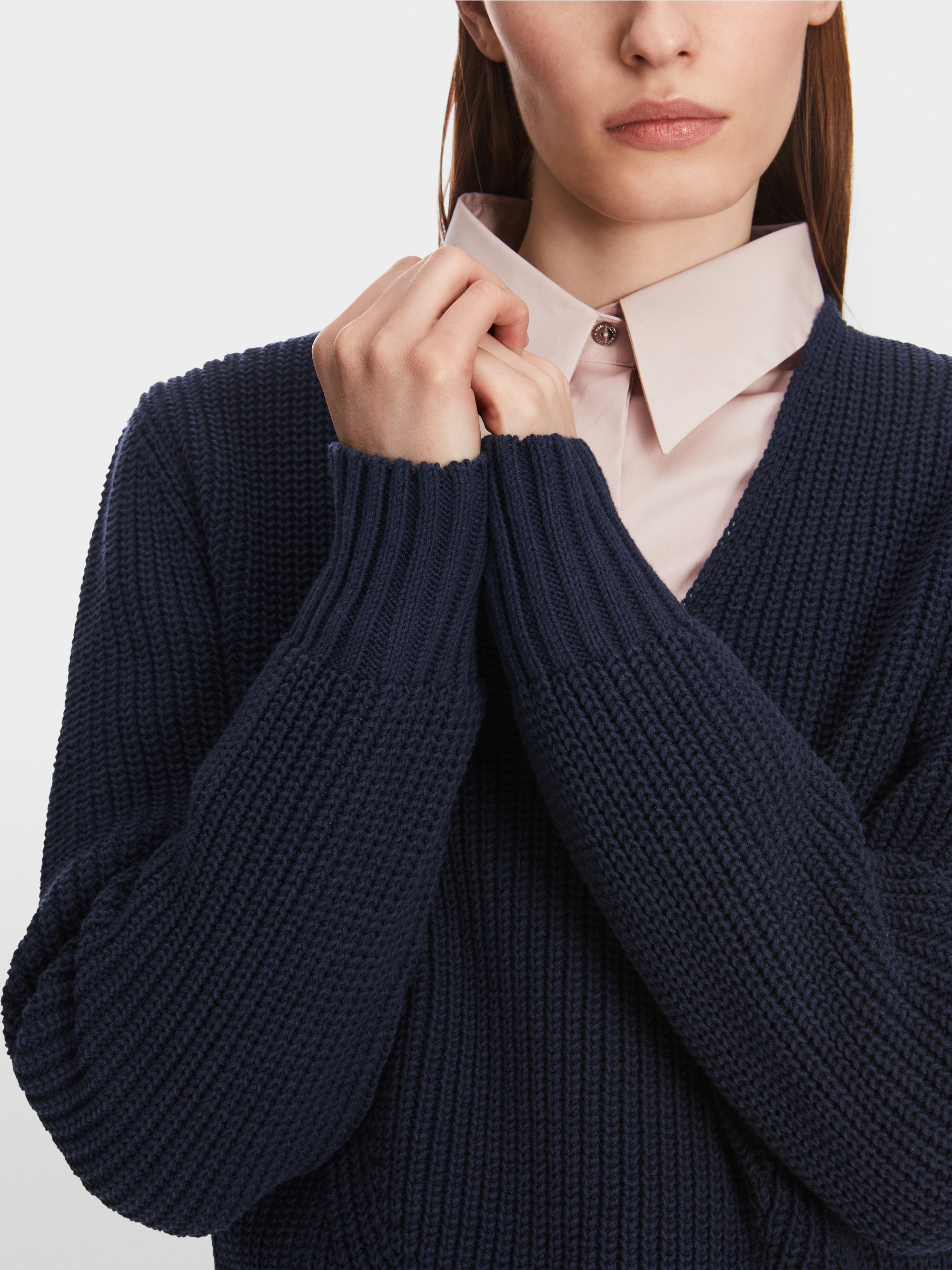 Pull encolure en V tricoté en Allemagne