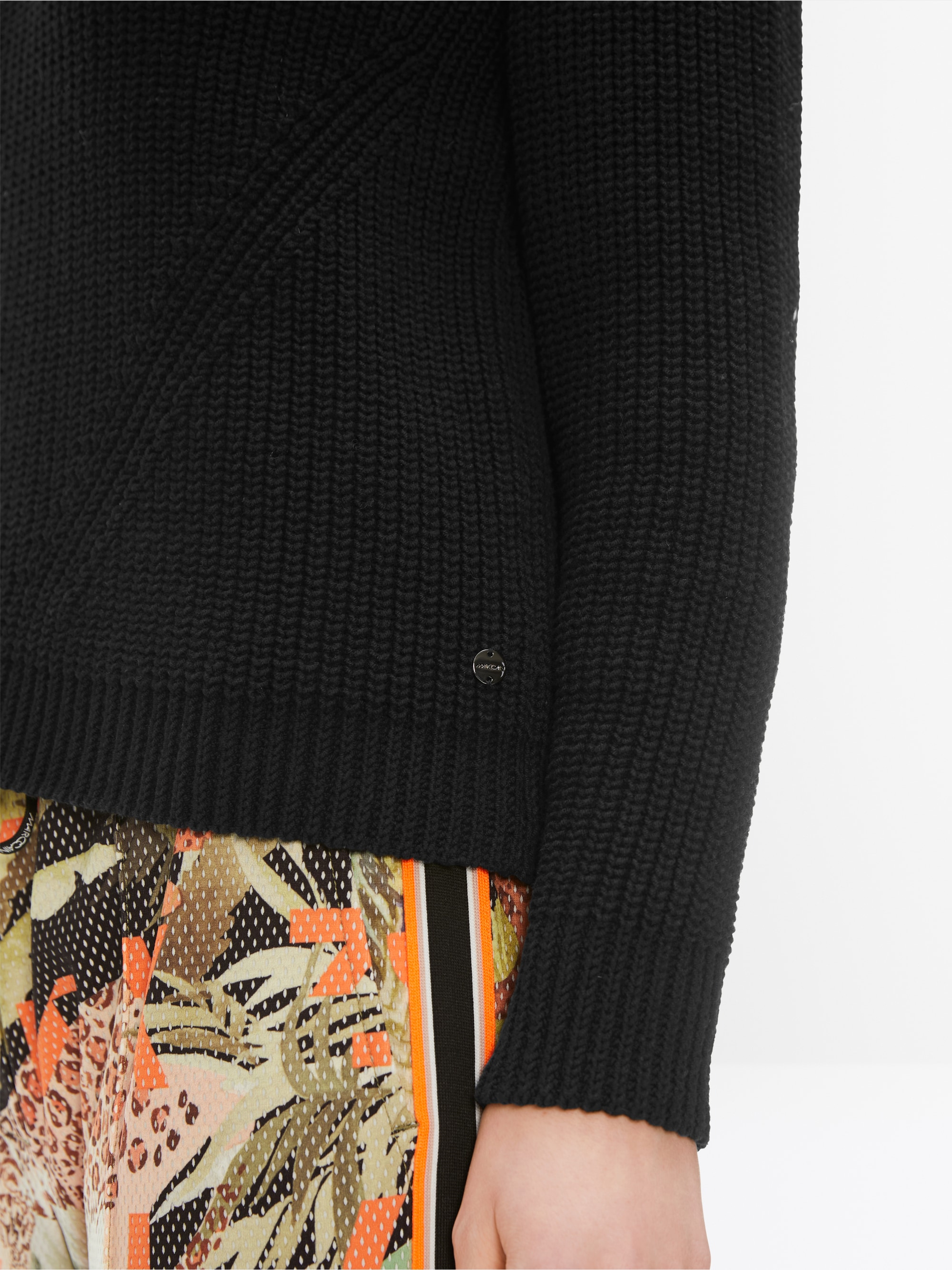 V-neck sweater Knitted in Germany