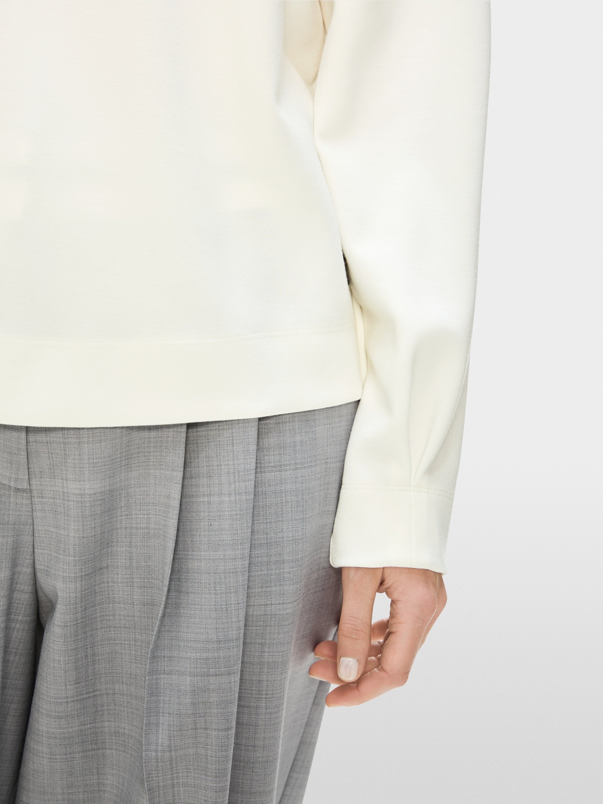Sweat-shirt féminin avec empiècement aux épaules