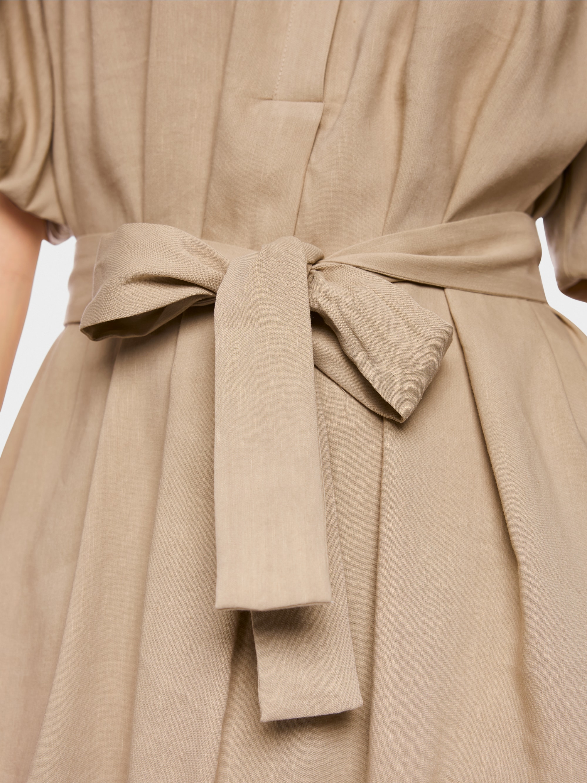 Kleid mit Falten