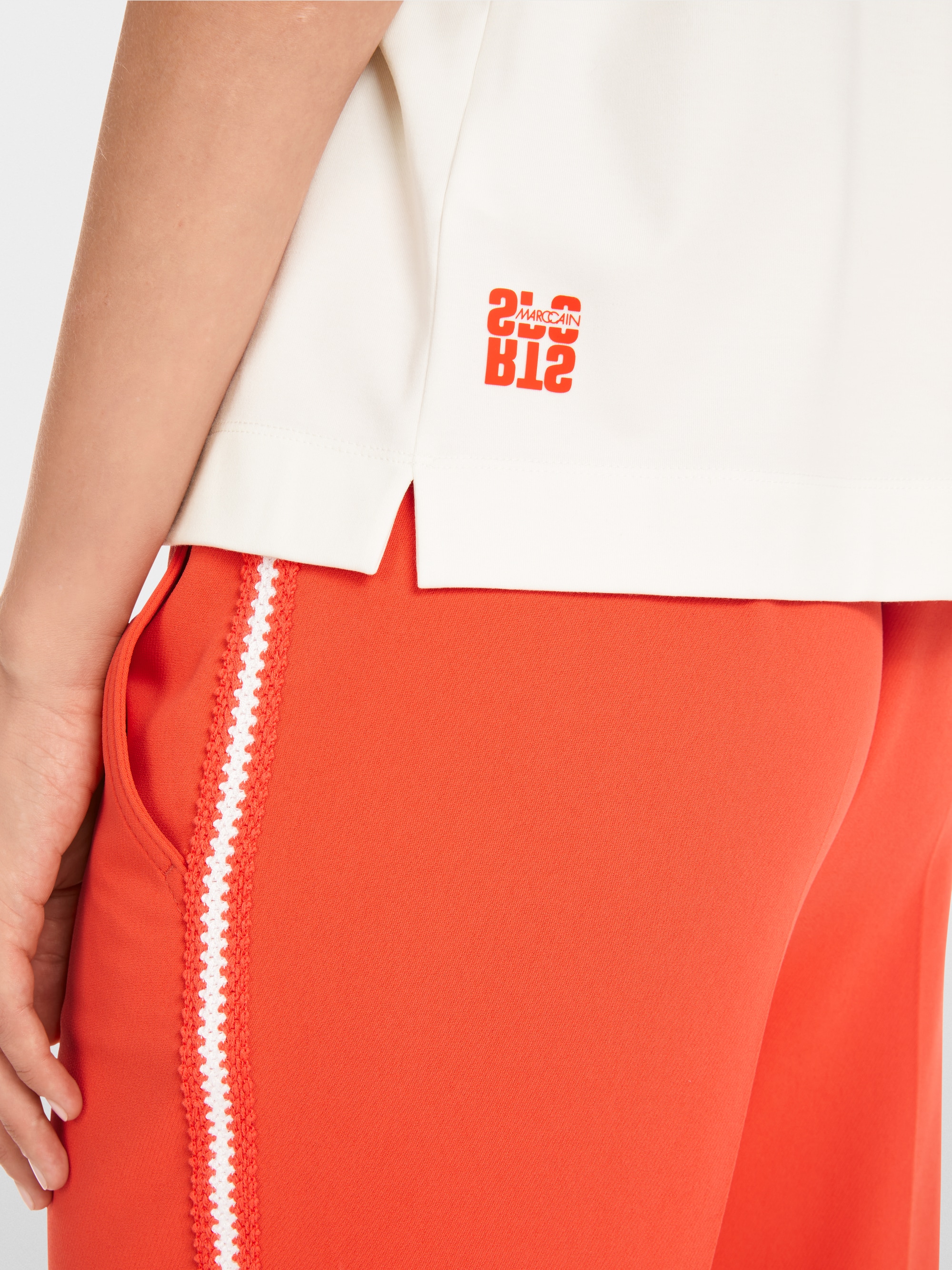 Cropped short-sleeve T-shirt