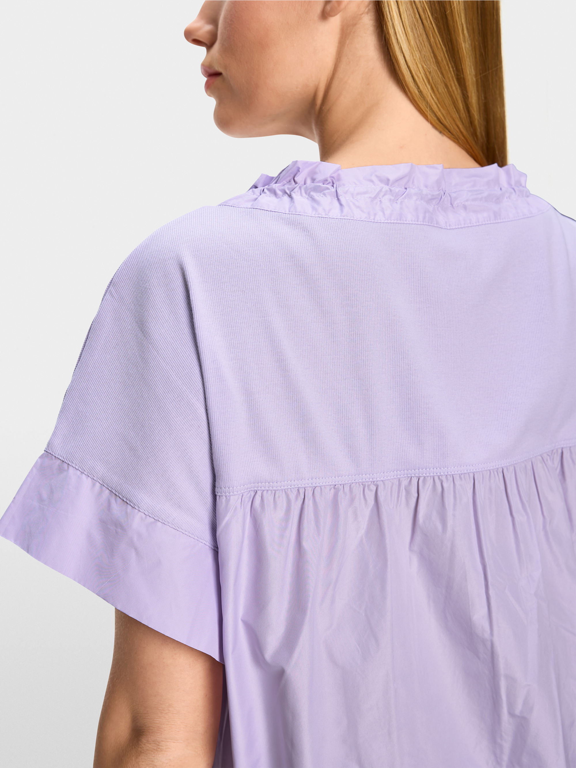 Casual T-shirt with drawstring