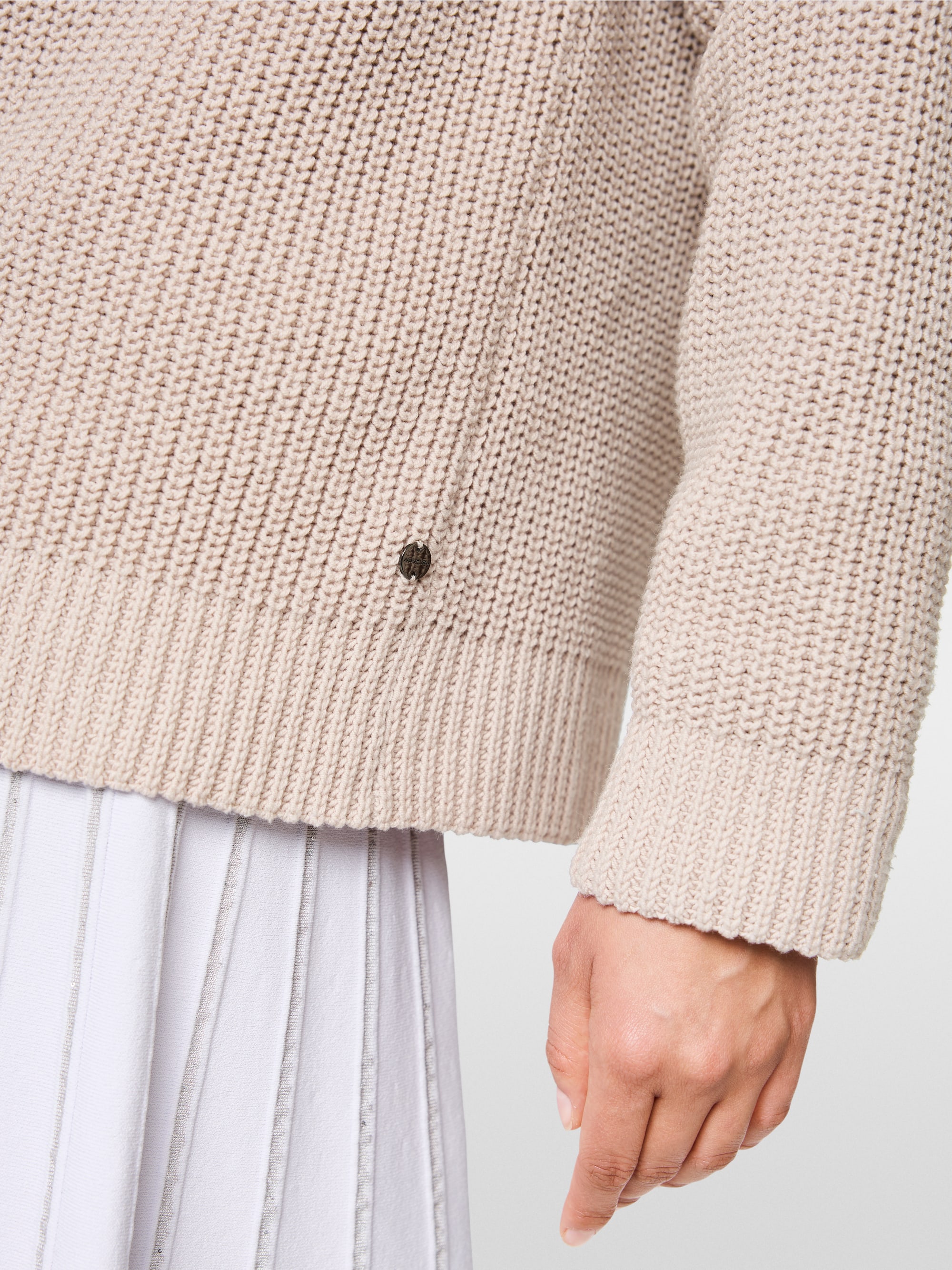 Ribbed cardigan knitted in Germany