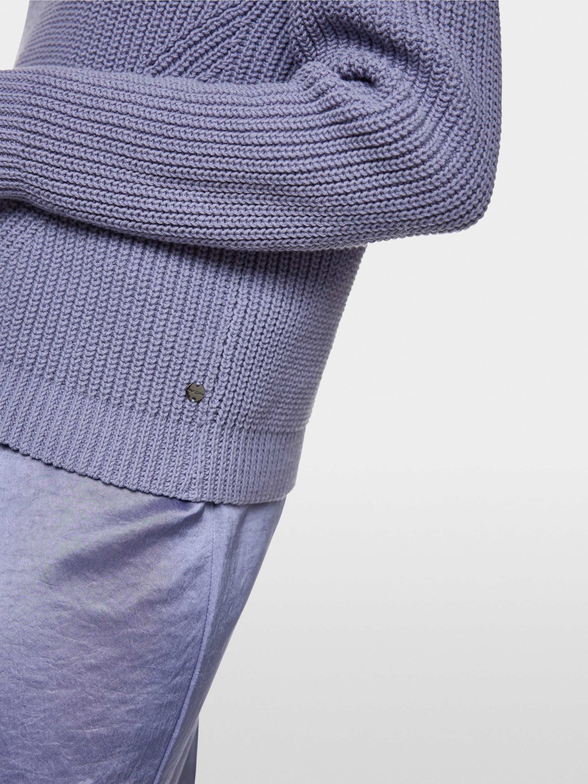 Pull encolure en V tricoté en Allemagne