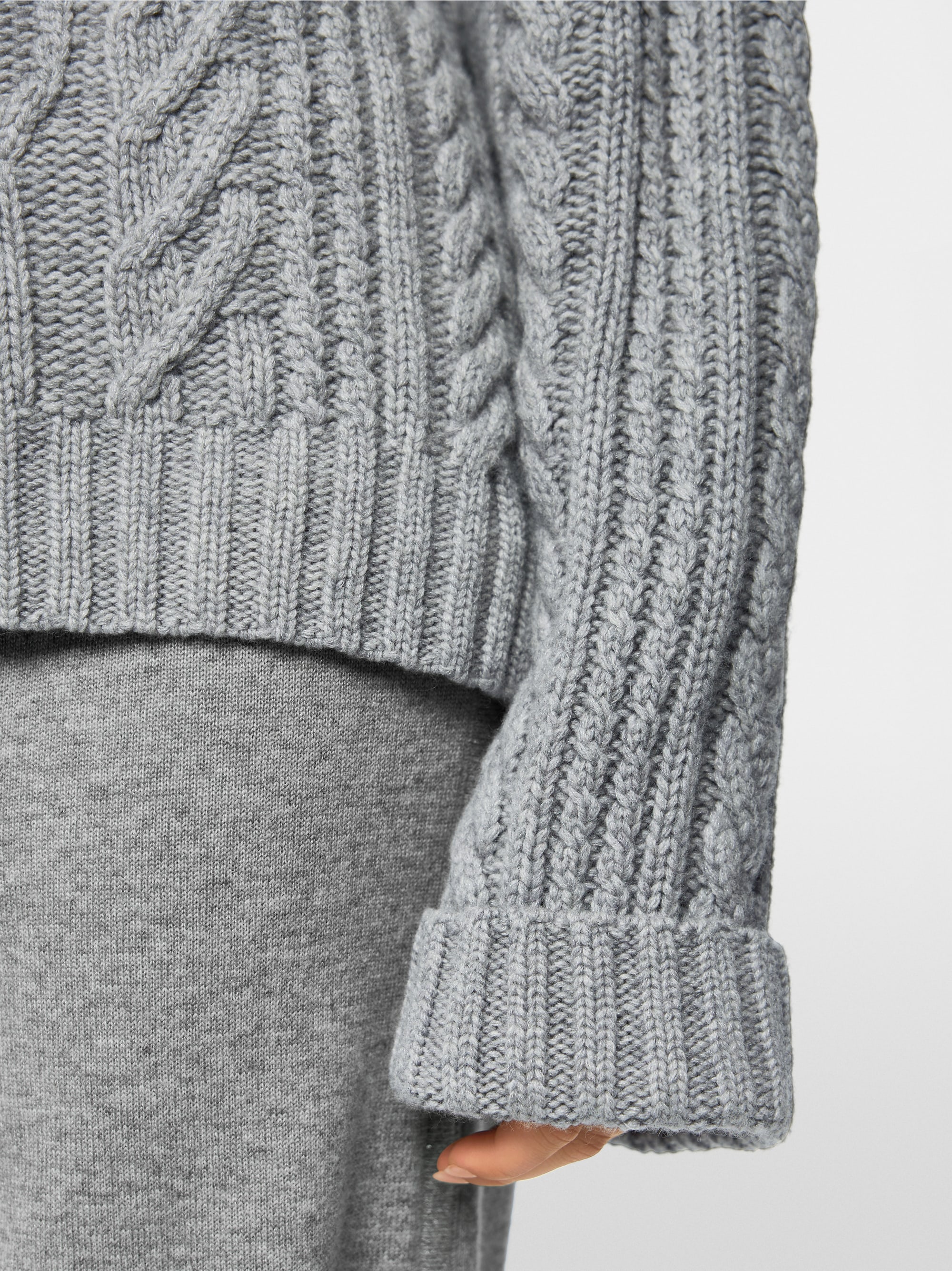 Zopfstrickpullover Knitted in Germany