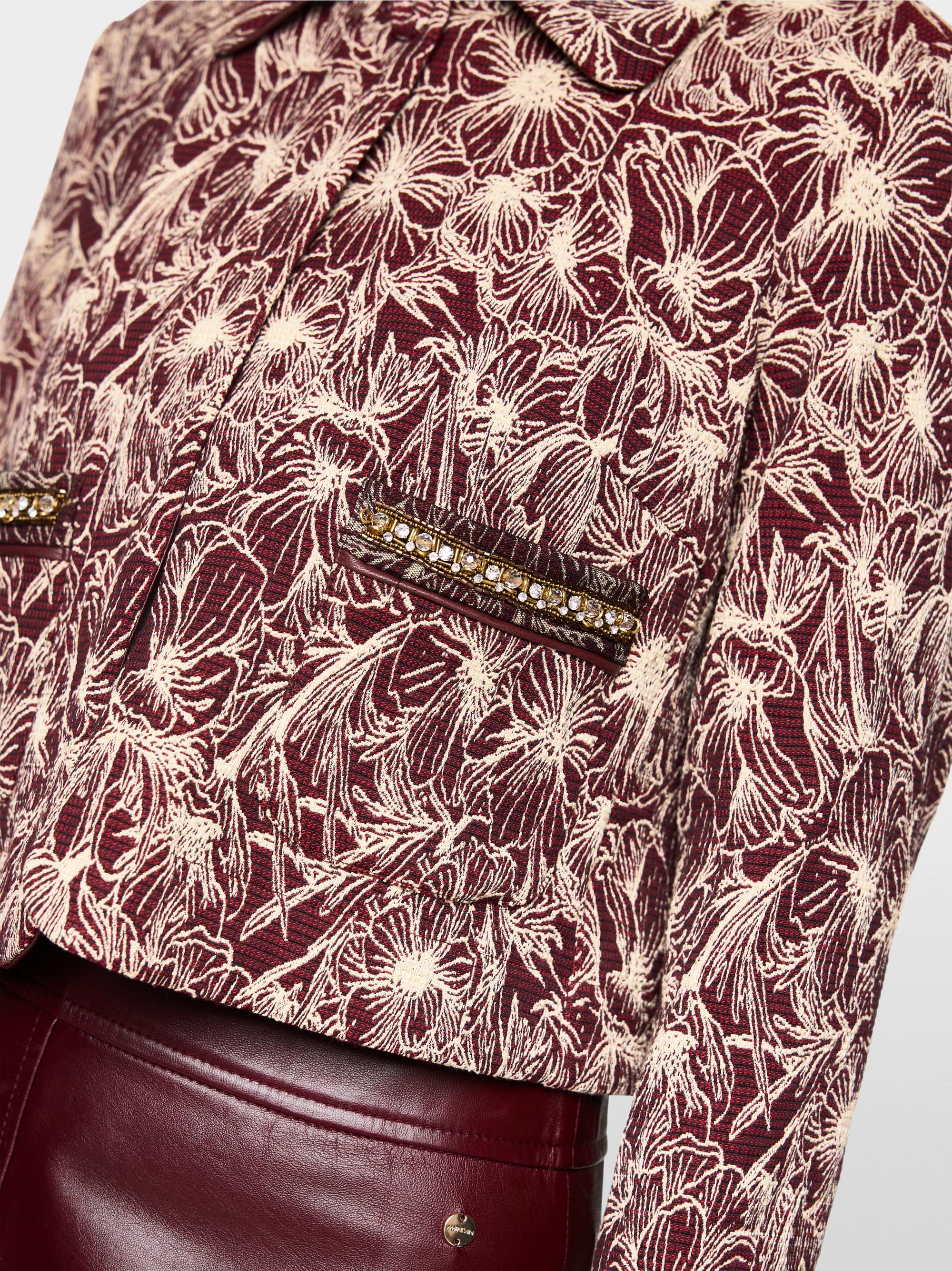 Veste courte avec motif floral brodé