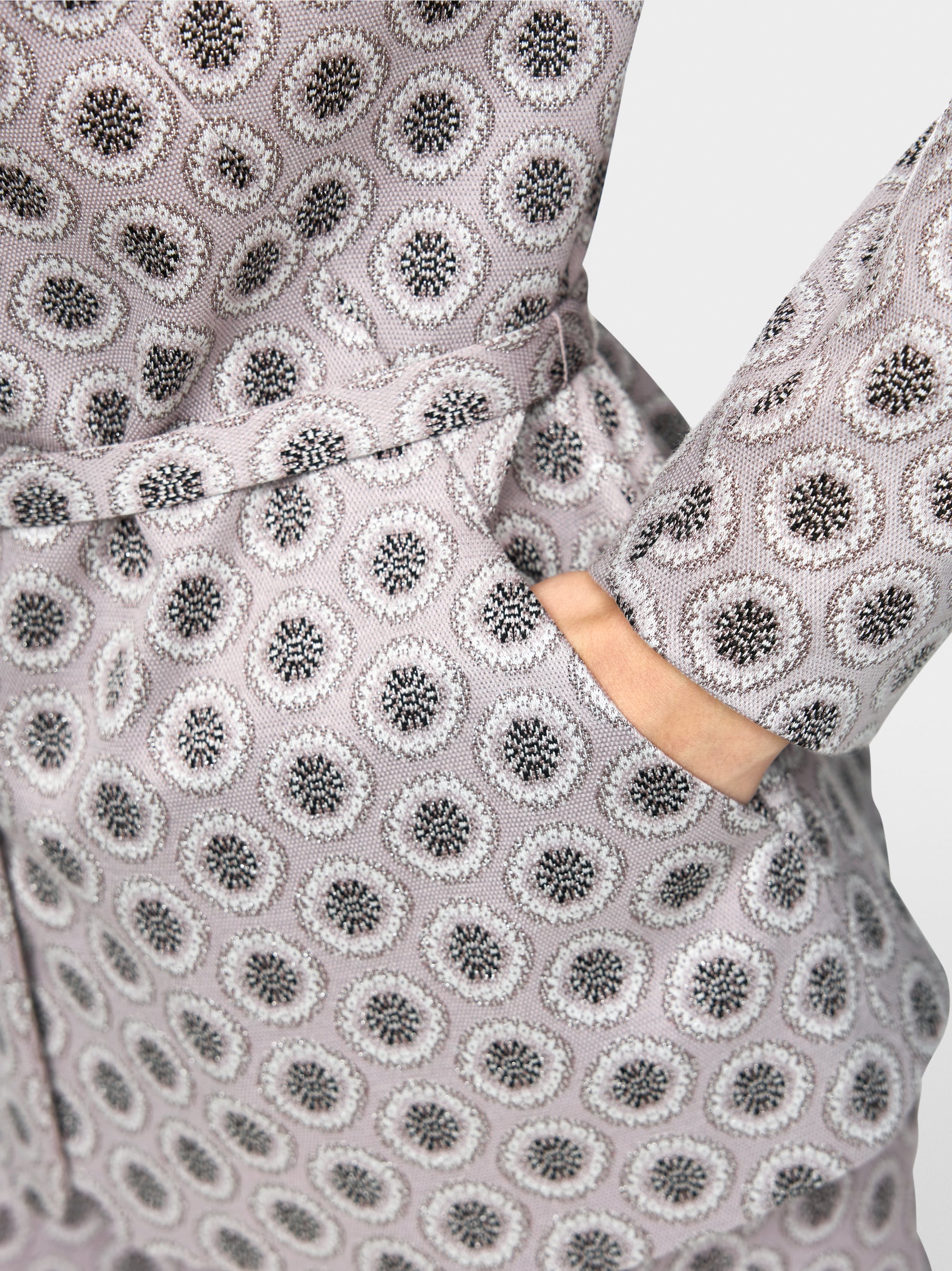 Kastenjacke mit Taillengürtel