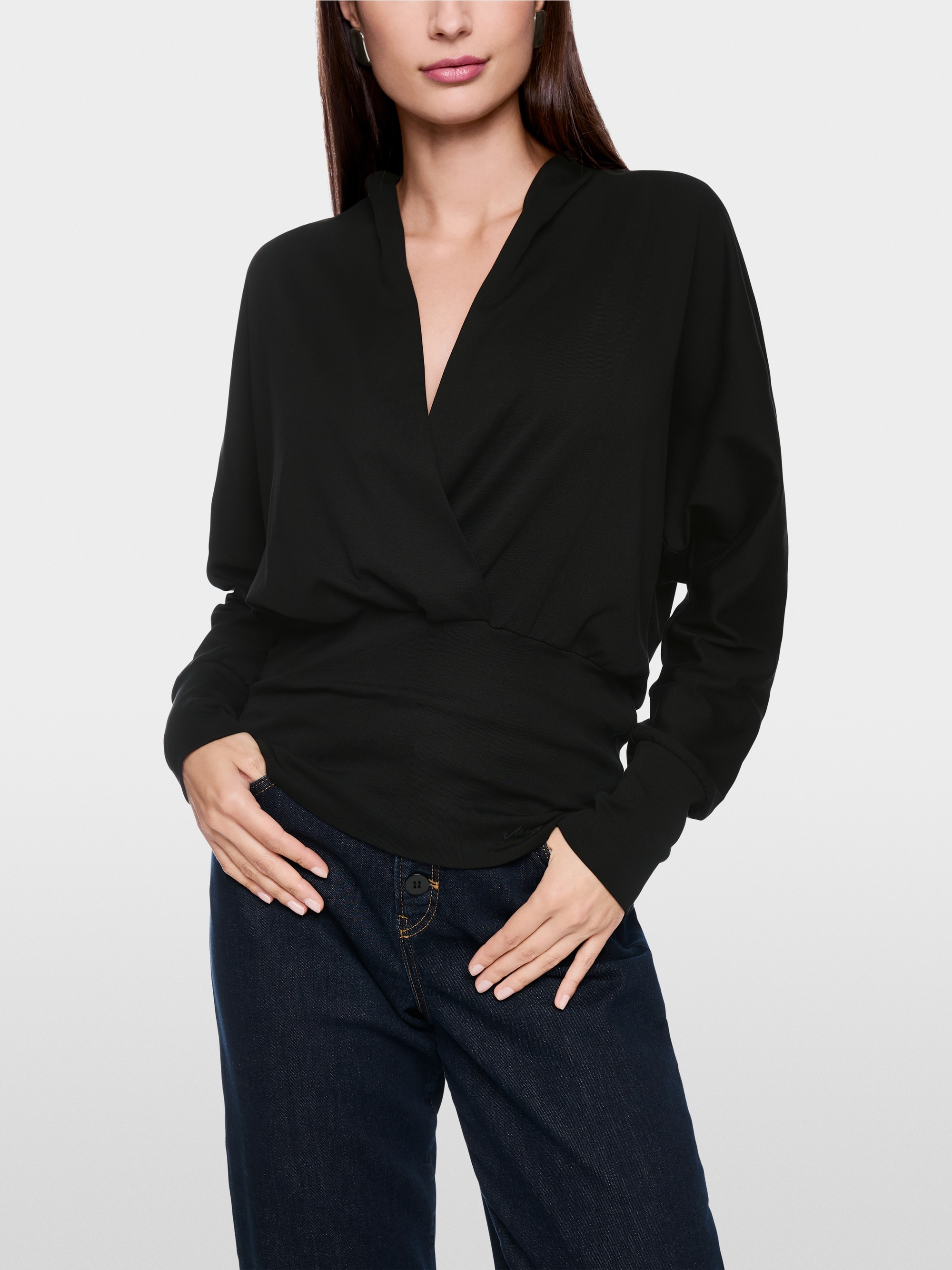 Vrouwelijk shirt met V-hals