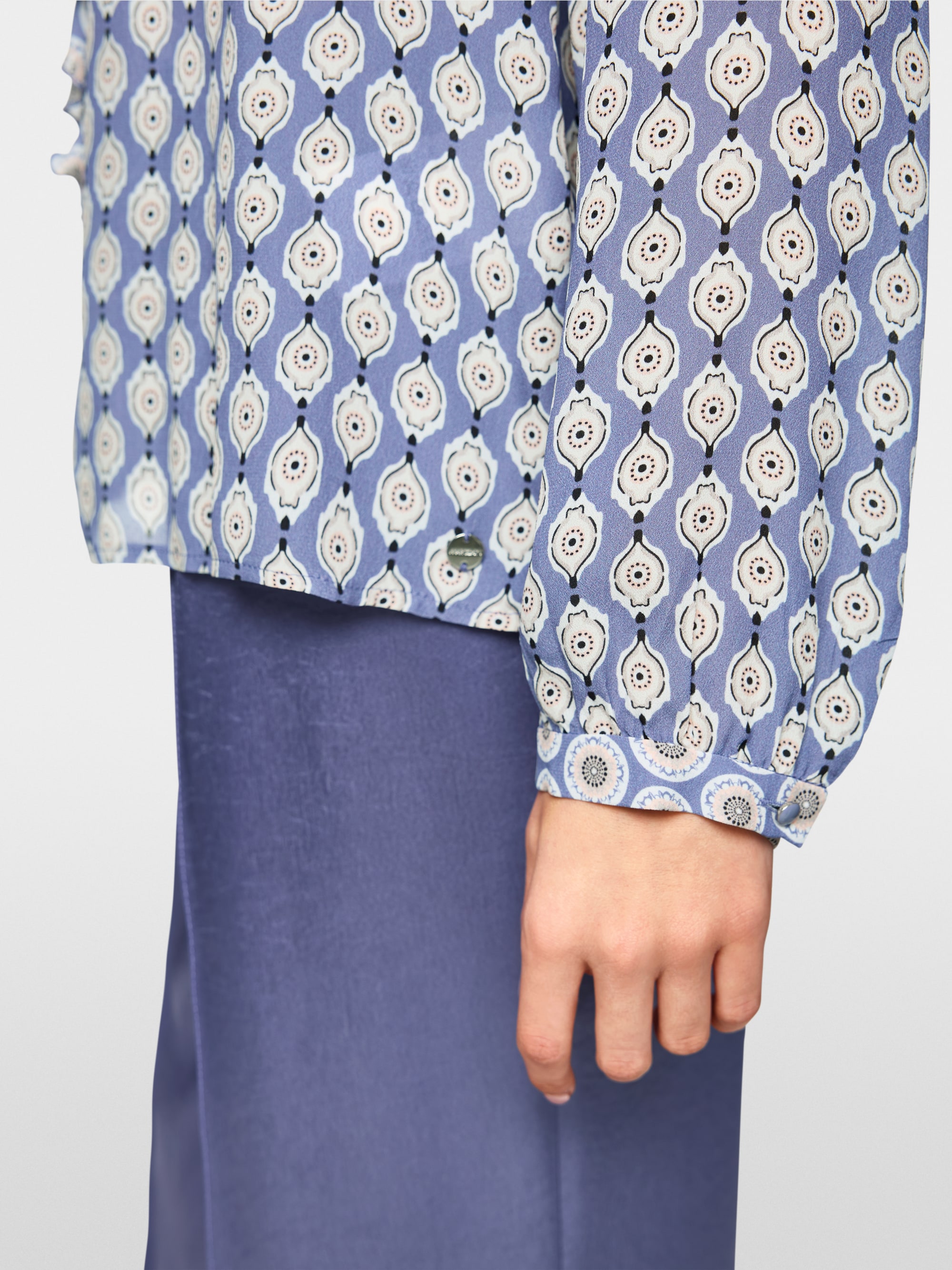 Luftige Schluppen-Bluse mit Volant