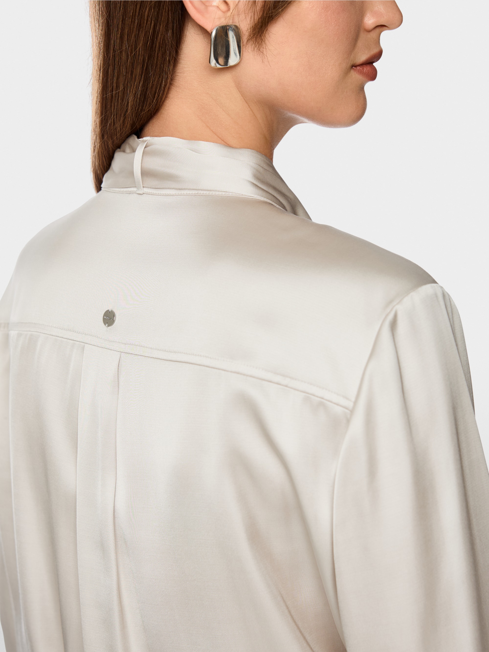 Feminine blouse with bow