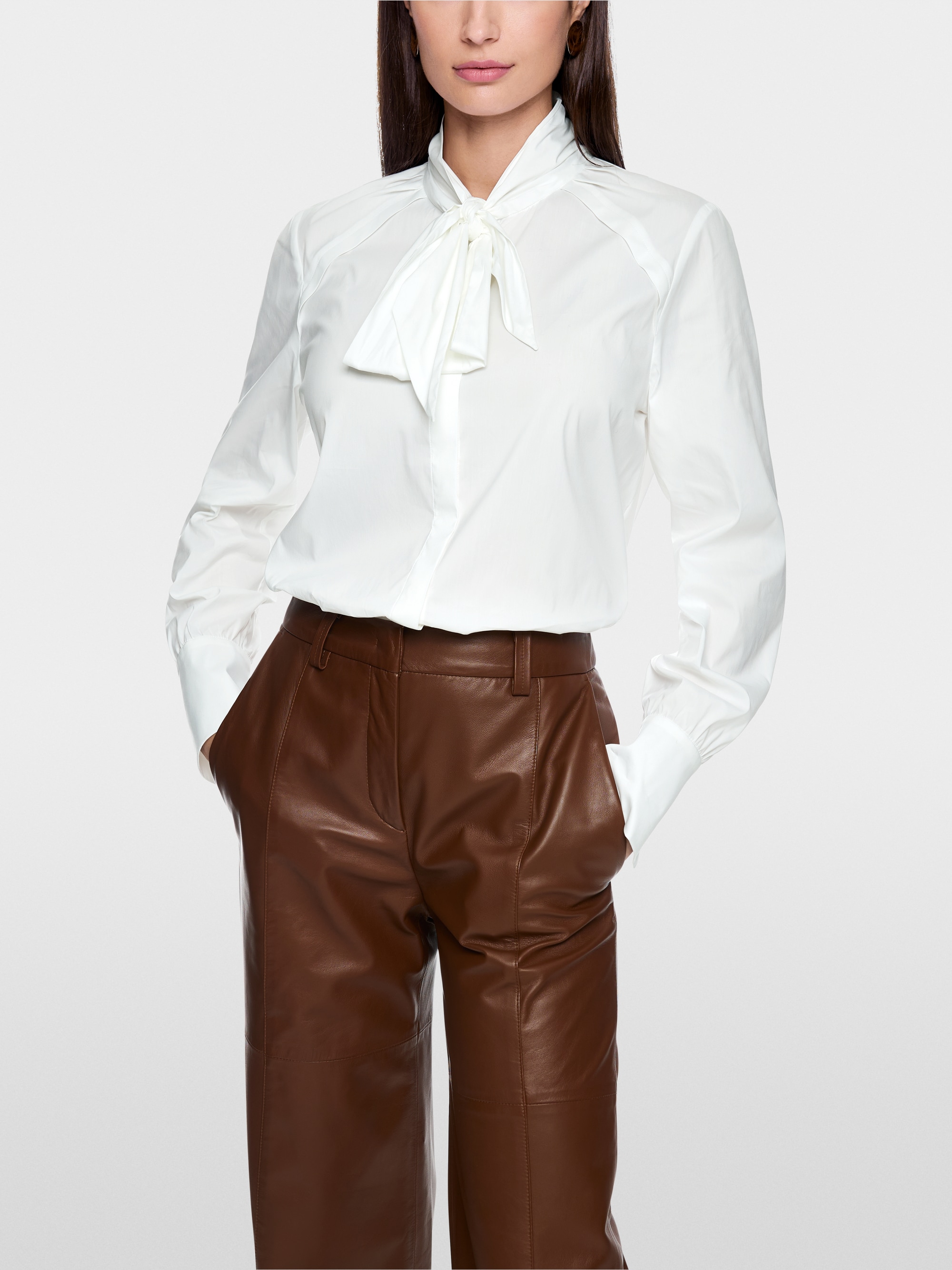 Blouse à col lavallière en coton stretch