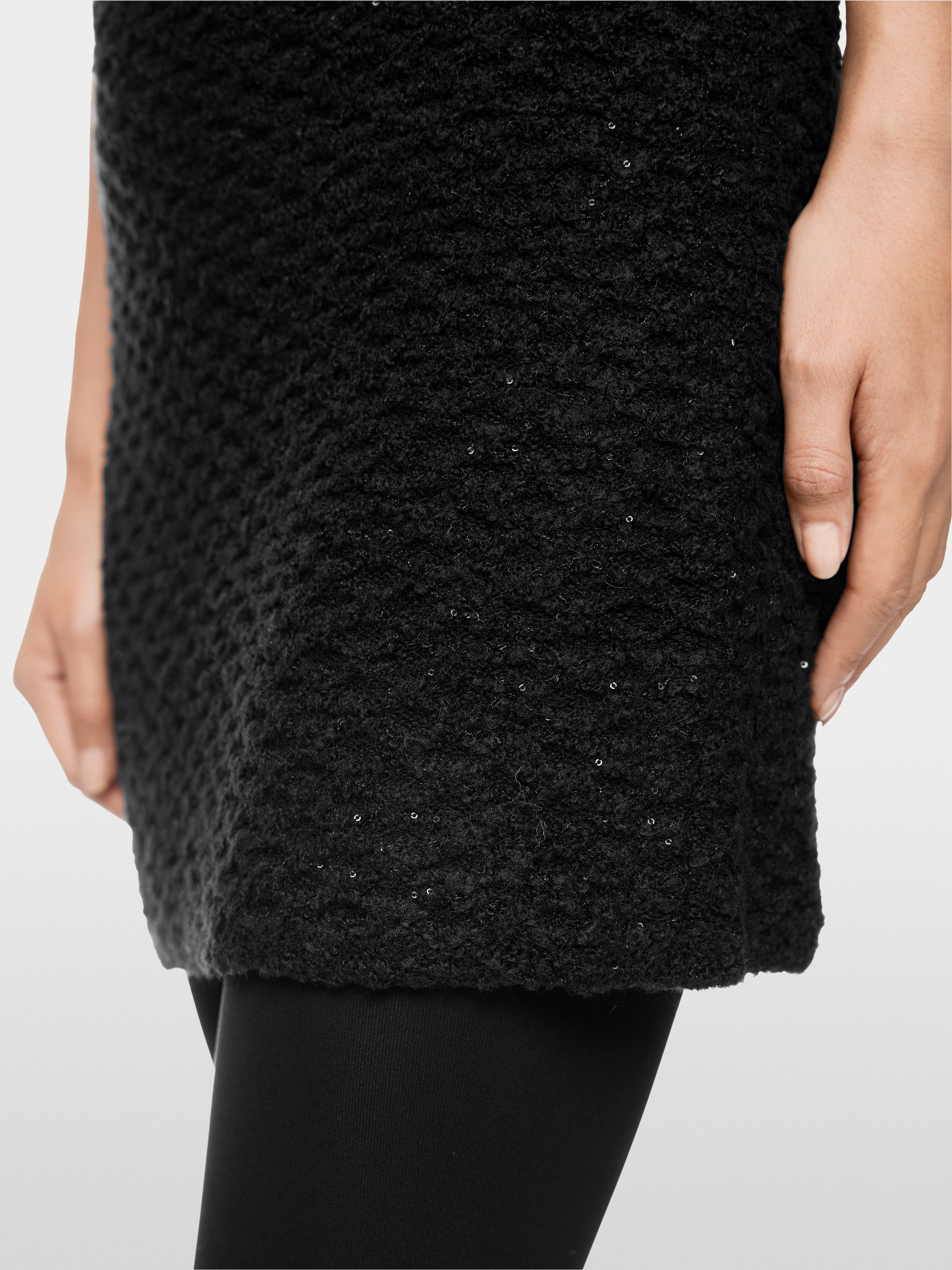Knitted in Germany figure-hugging skirt