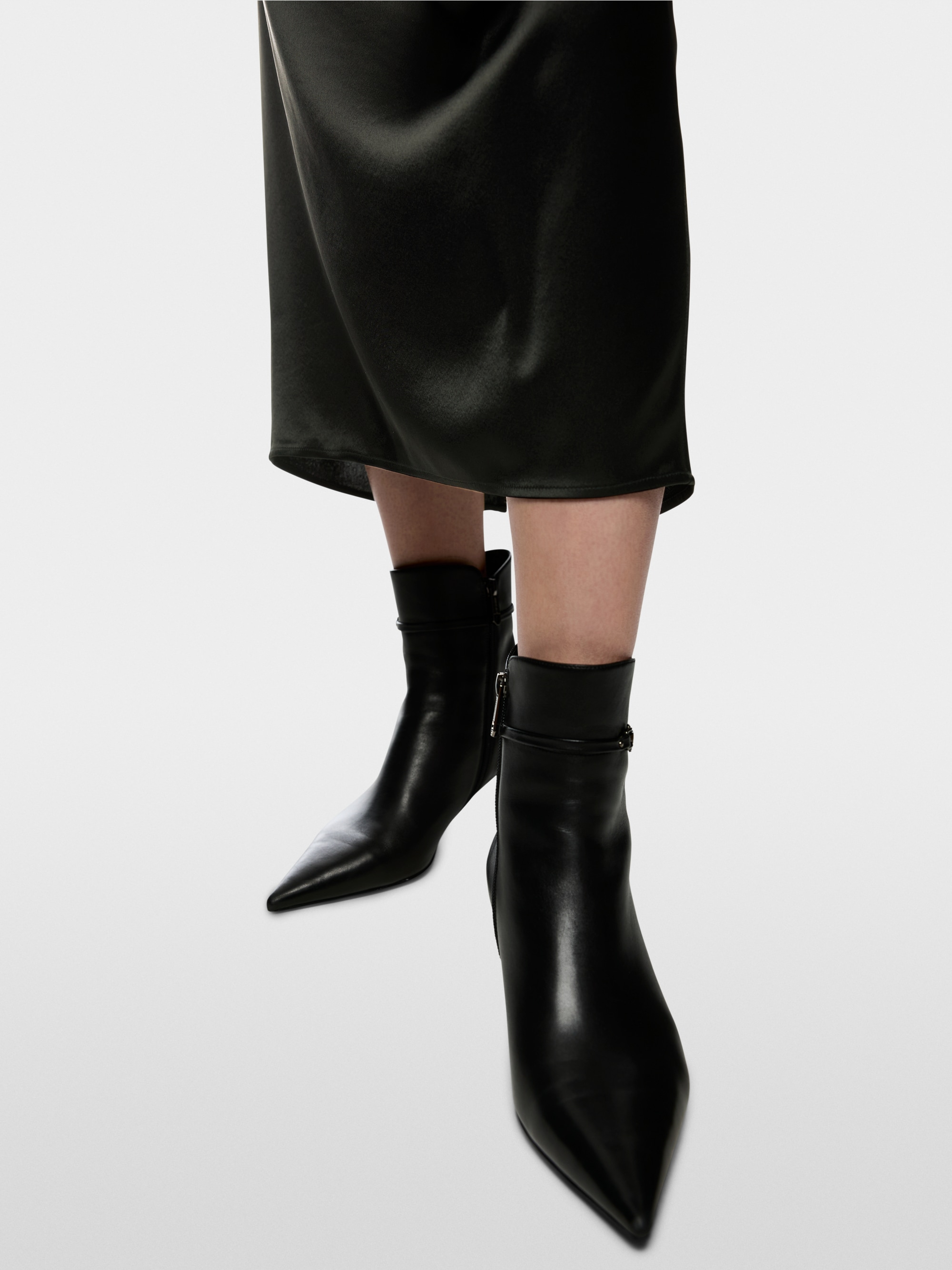 Calf-length skirt with draping