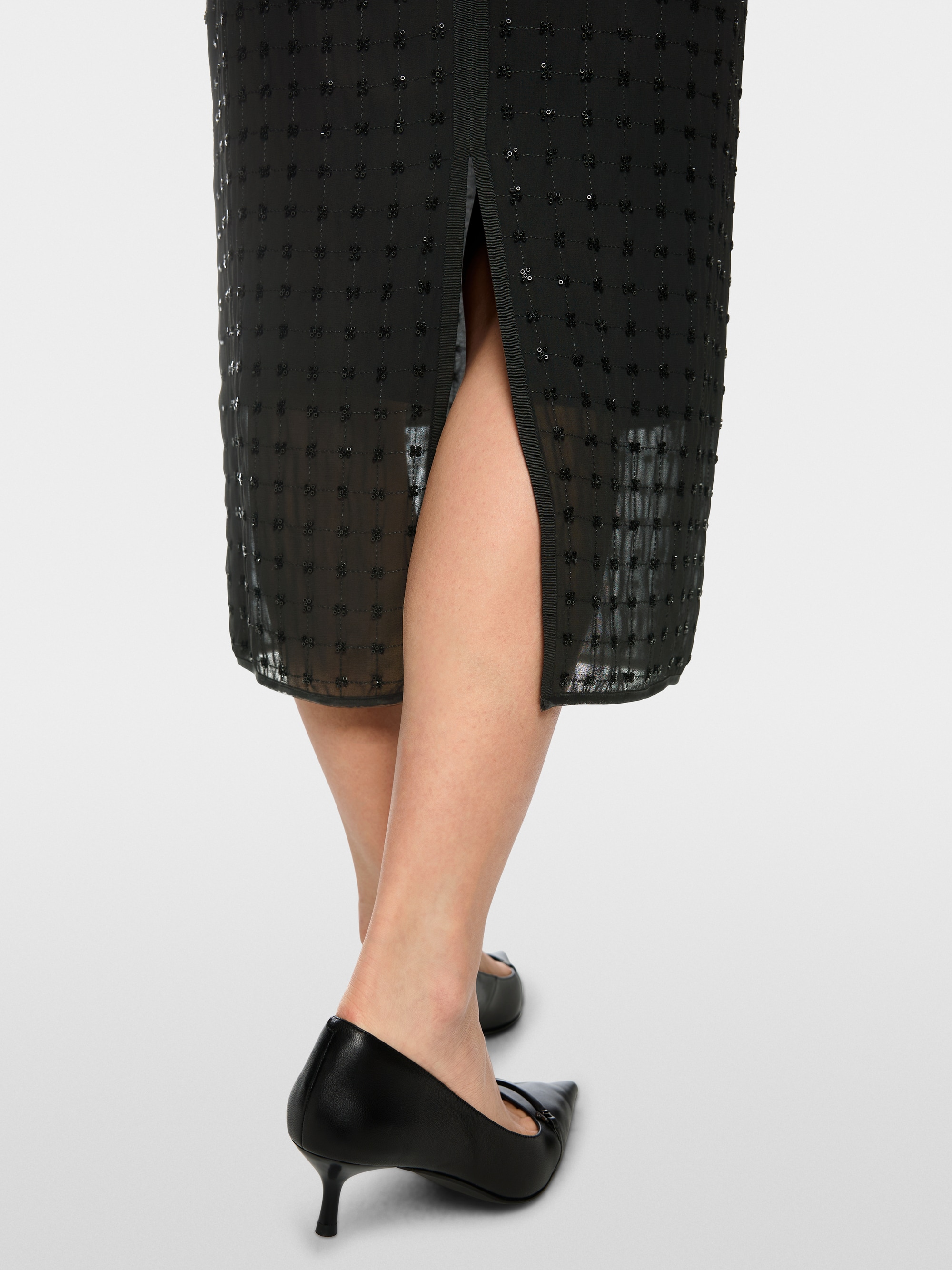 Elegant skirt with sequins