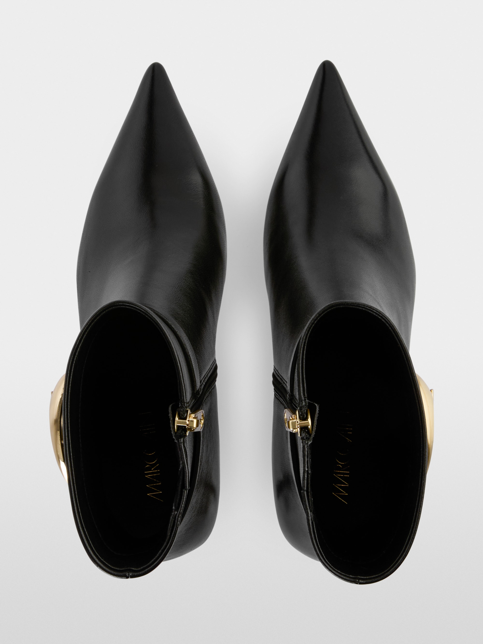 Bottines à boucle dorée