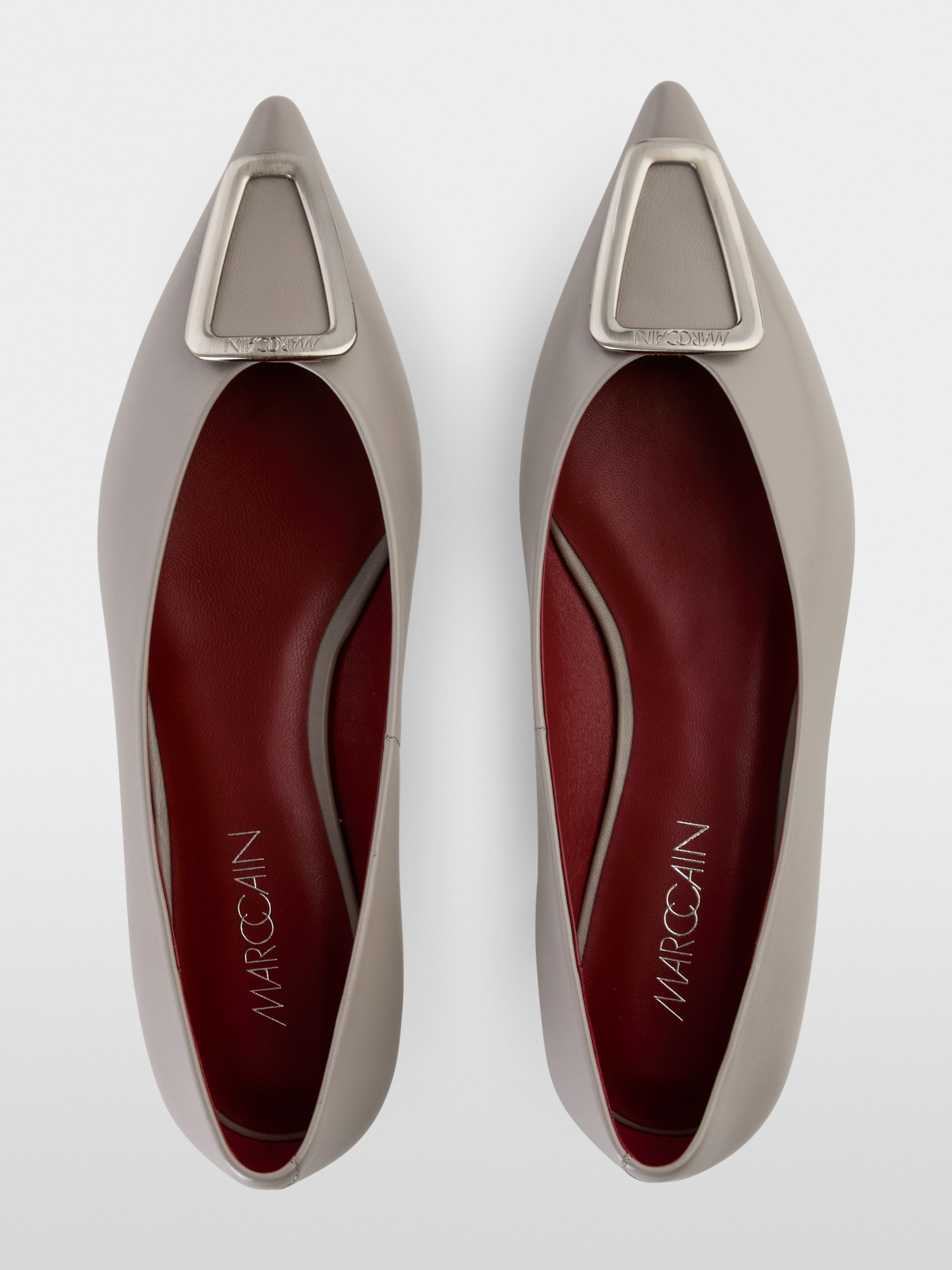 Pointed ballerinas with metal detail