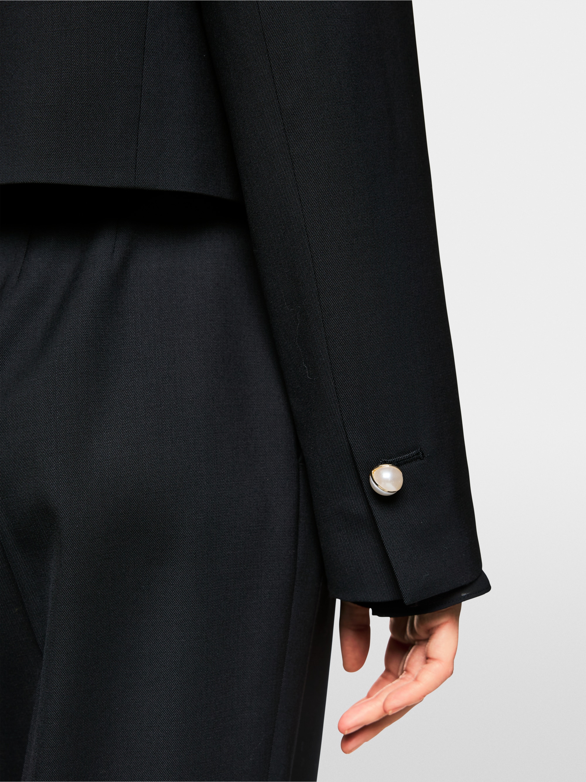 Elegante Jacke mit Perlen-Knöpfe