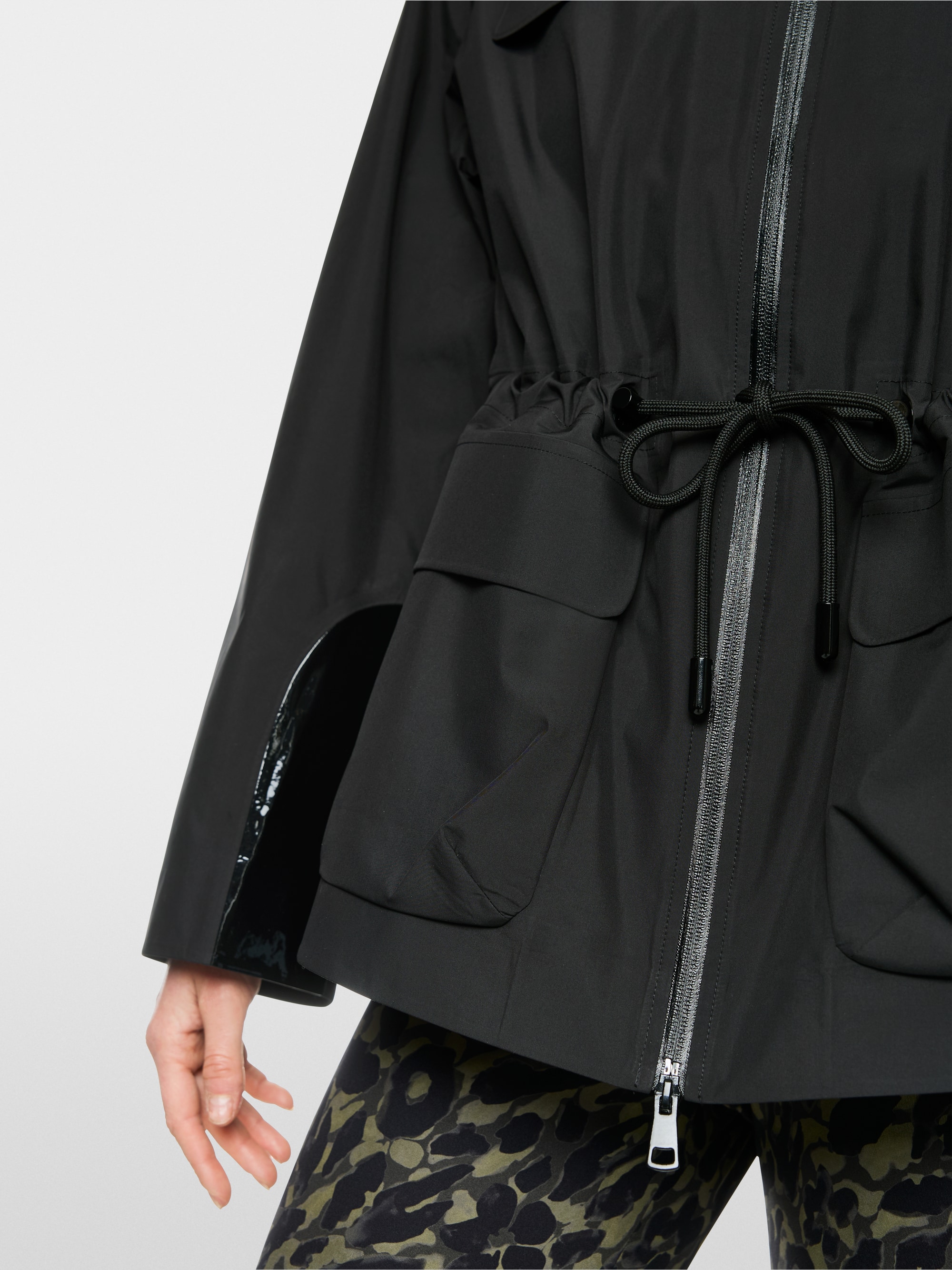 Veste outdoor avec cordon coulissant