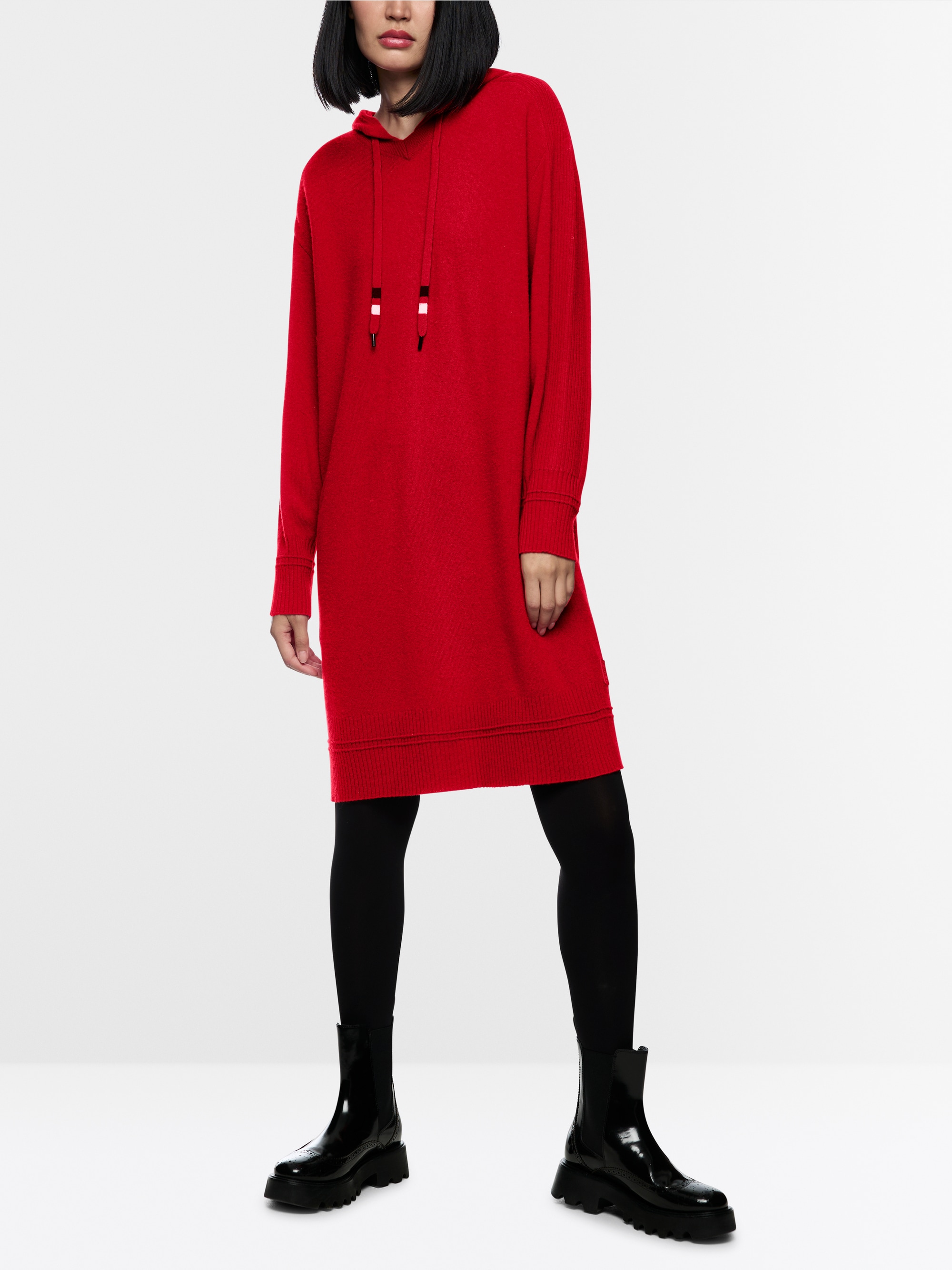 Robe en maille fine avec capuche