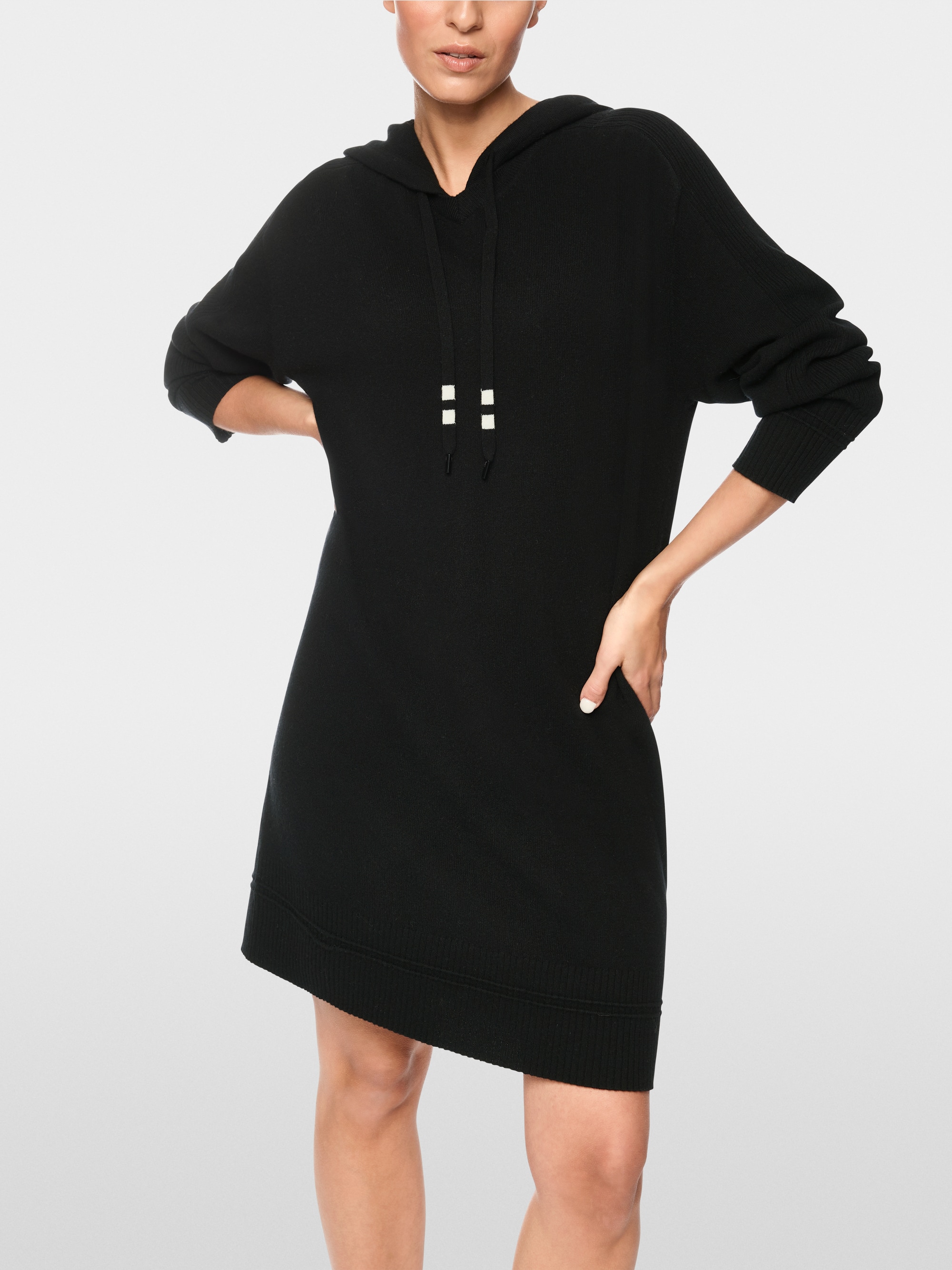 Fine knit dress with hood