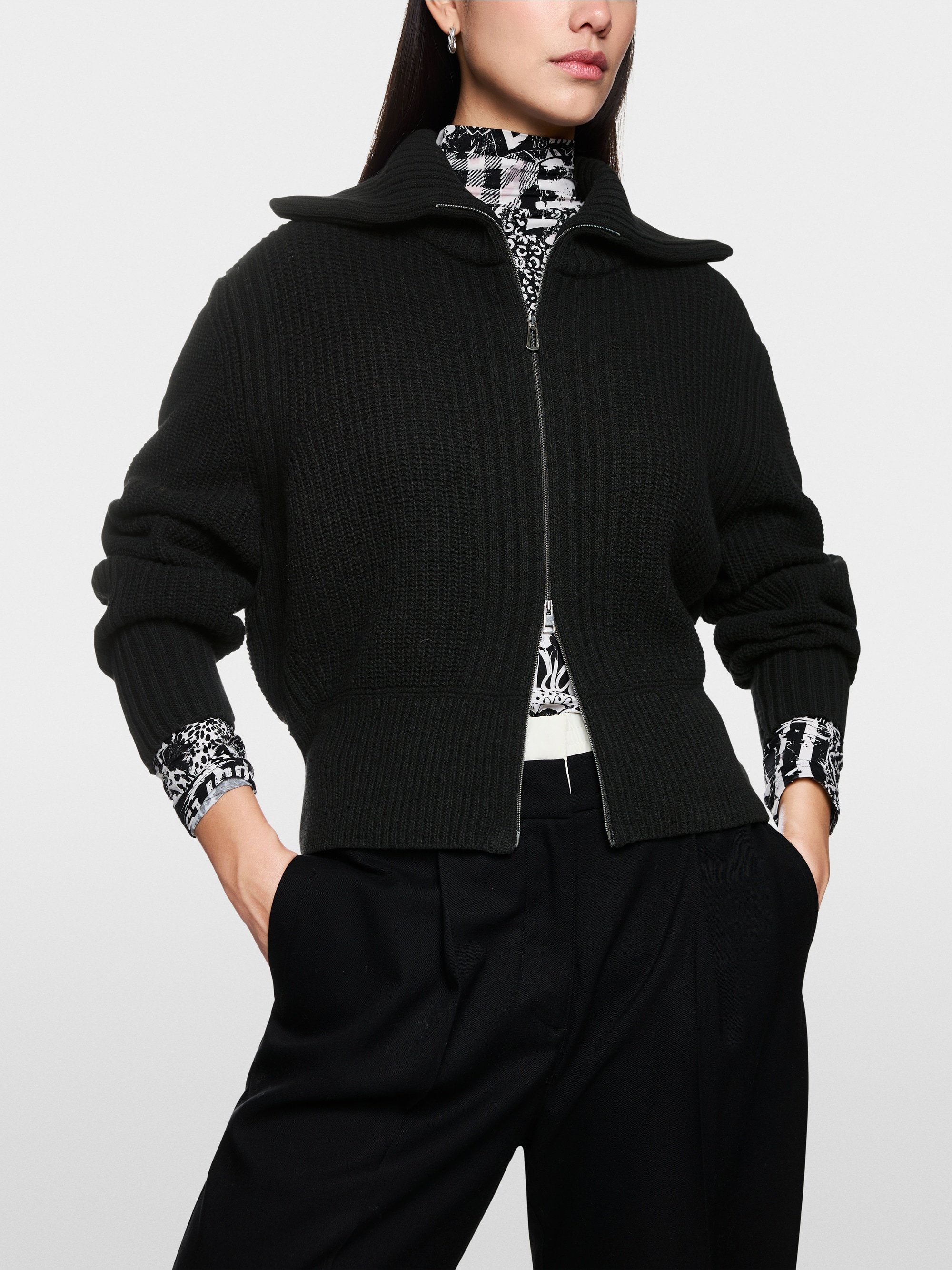 Knitted in Germany Cardigan mit Kragen