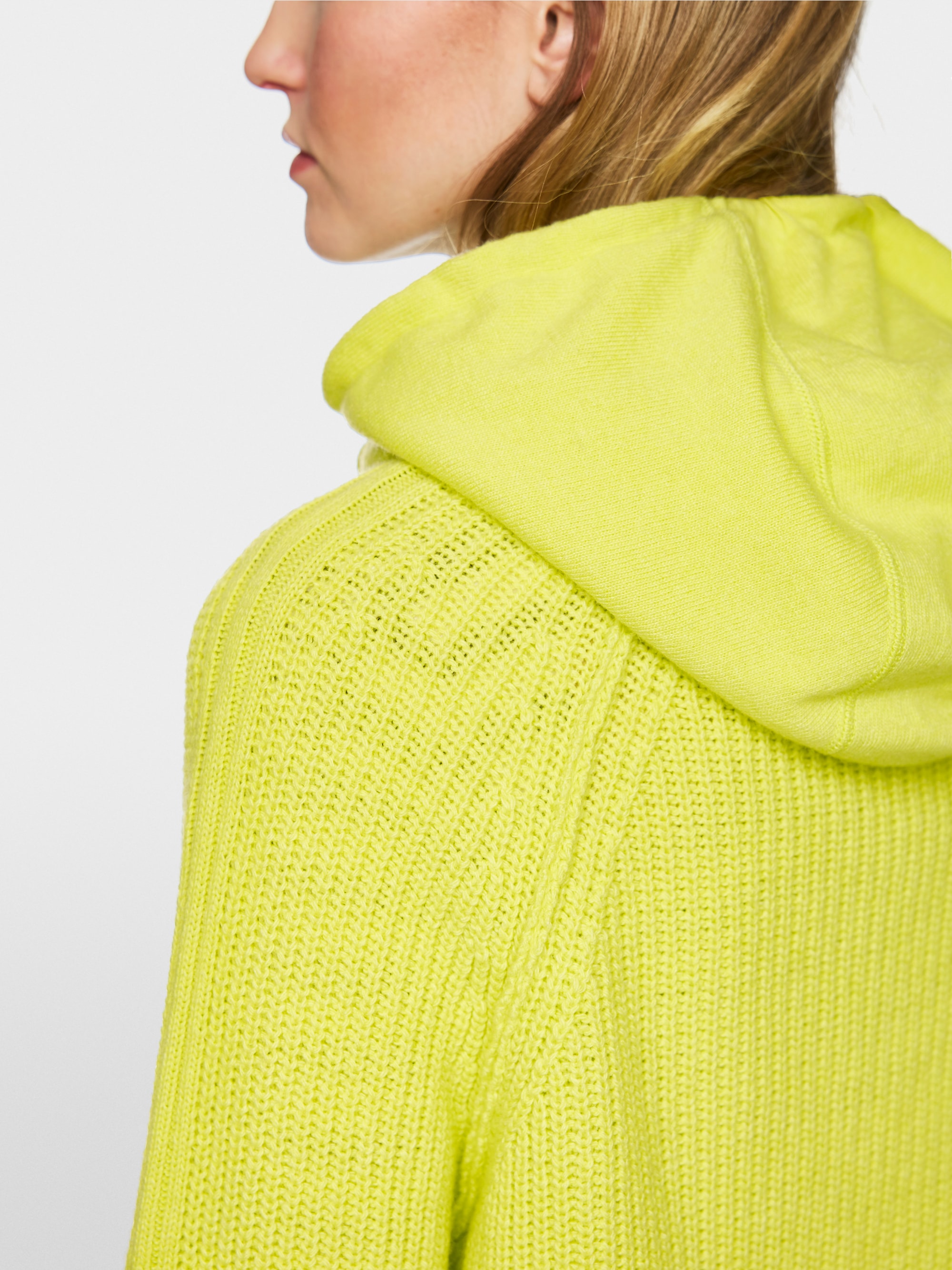 Pull à capuche tricoté en Allemagne