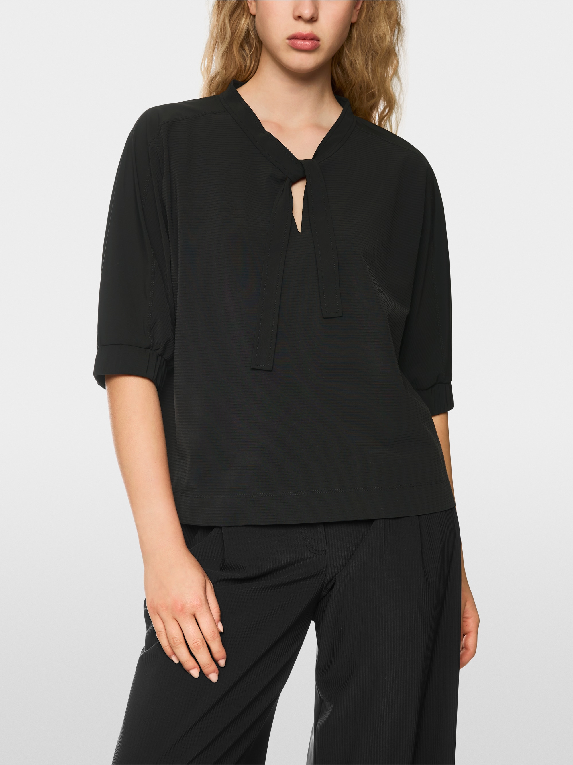 Shirt met strik ”Rethink Together”