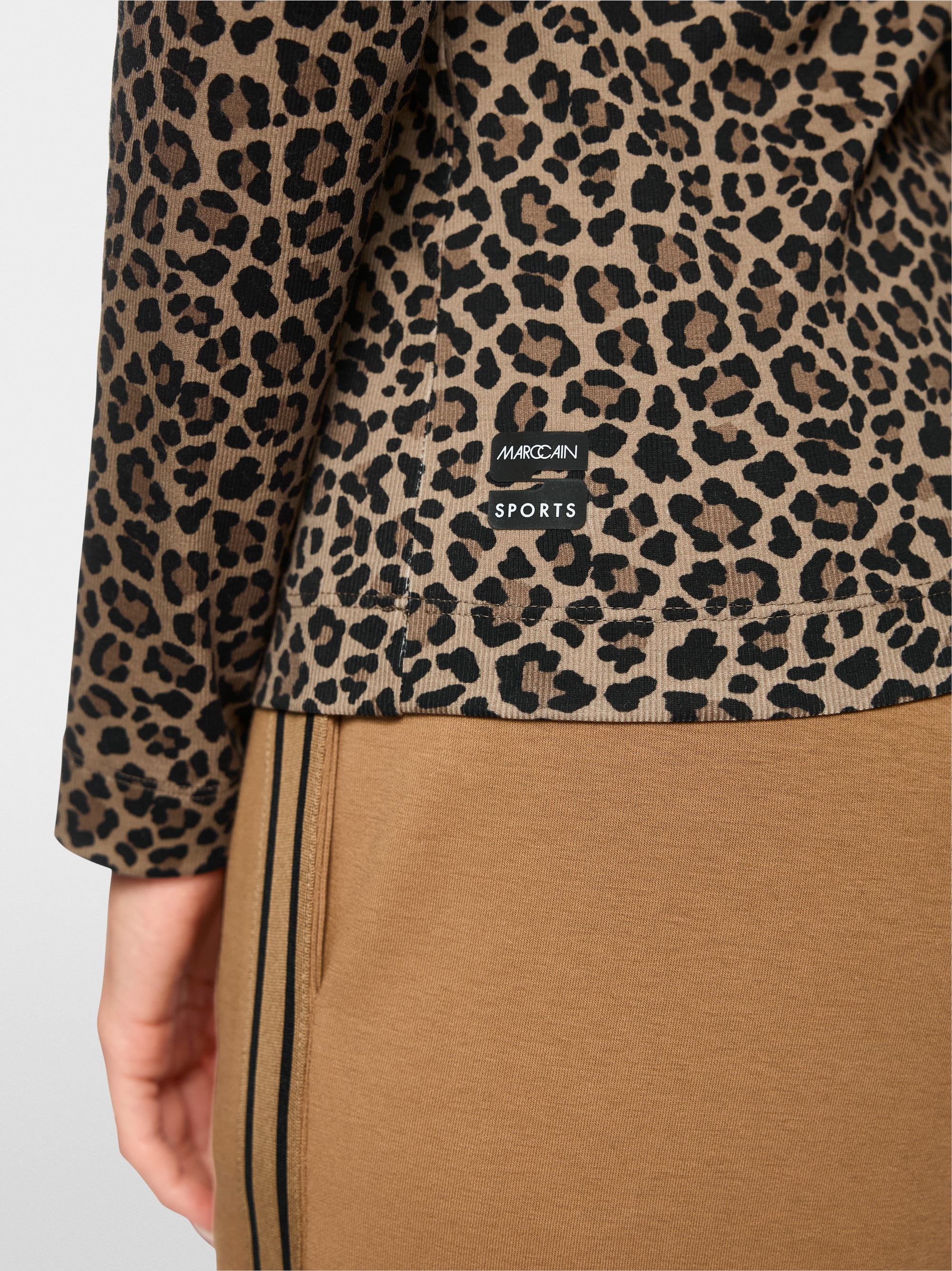 Leopard print long-sleeved shirt