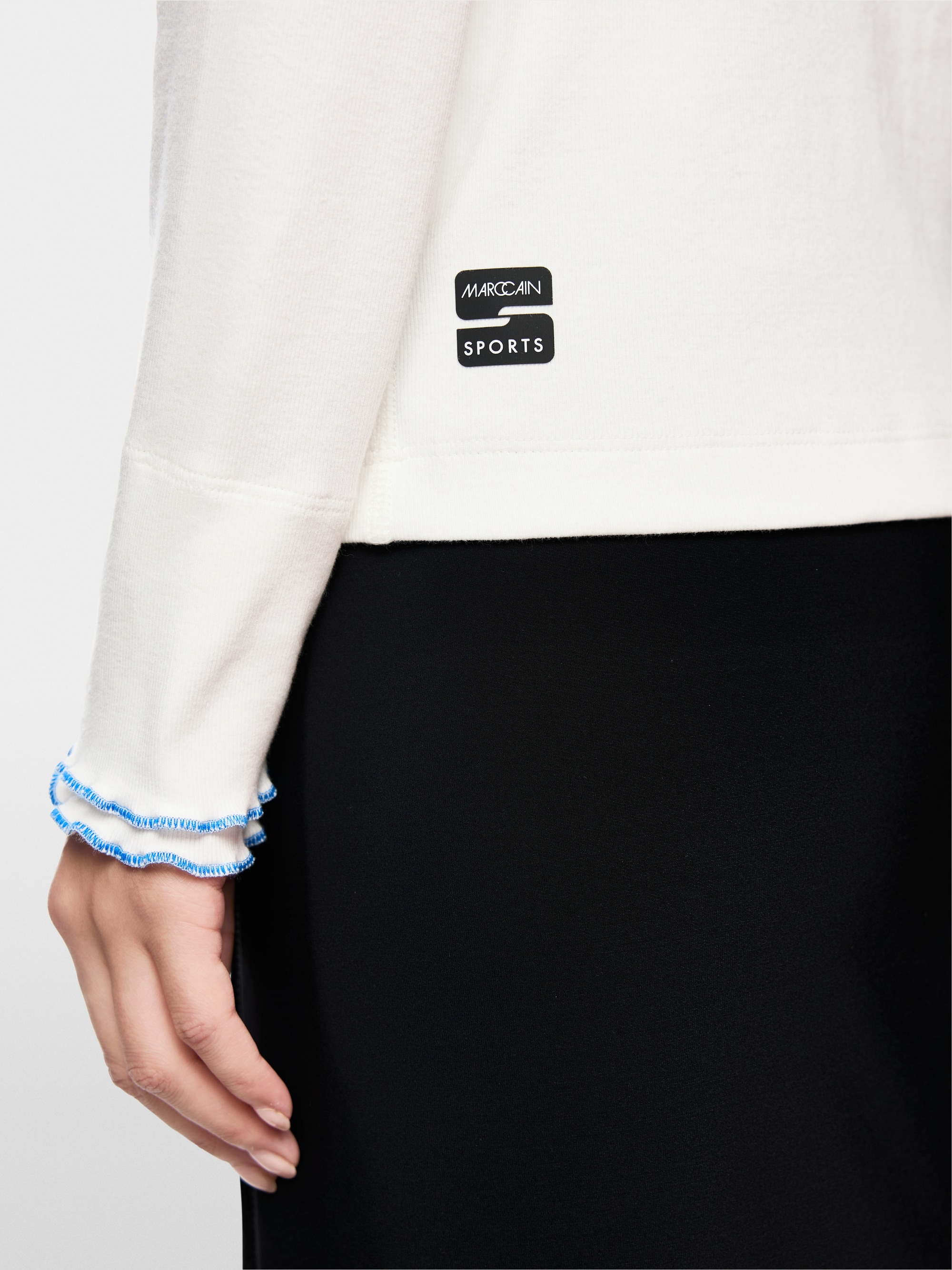 Long-sleeved shirt with turtleneck