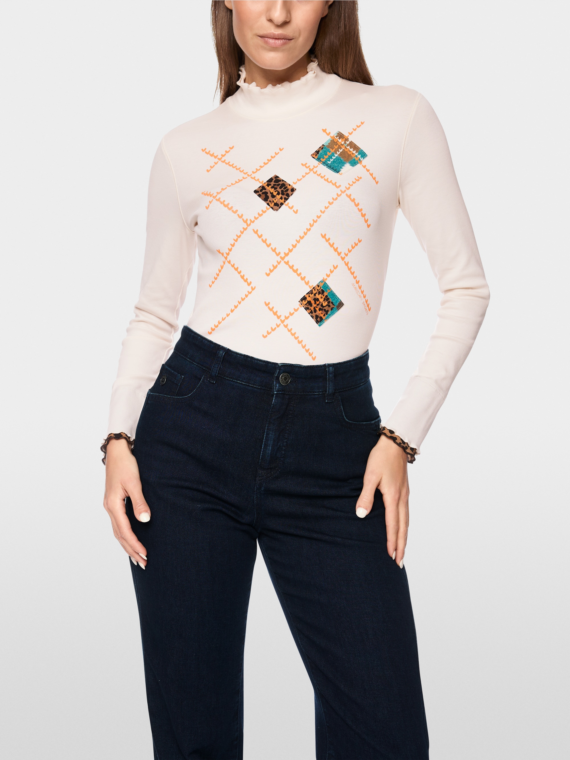 Fitted long-sleeved turtleneck shirt