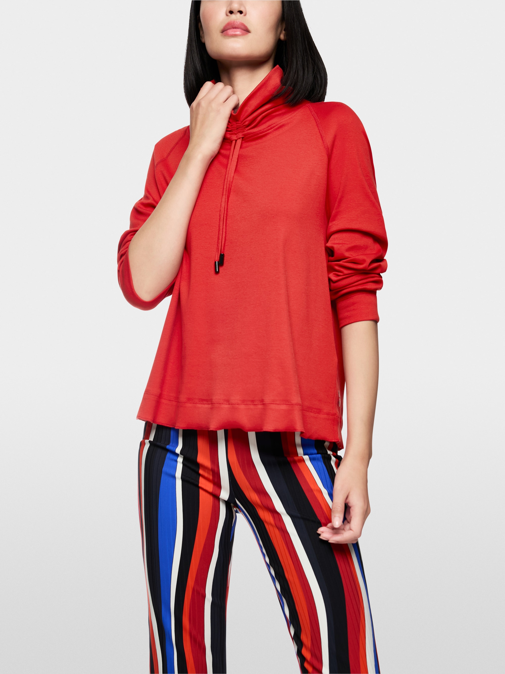 Long-sleeved turtleneck with drawstring