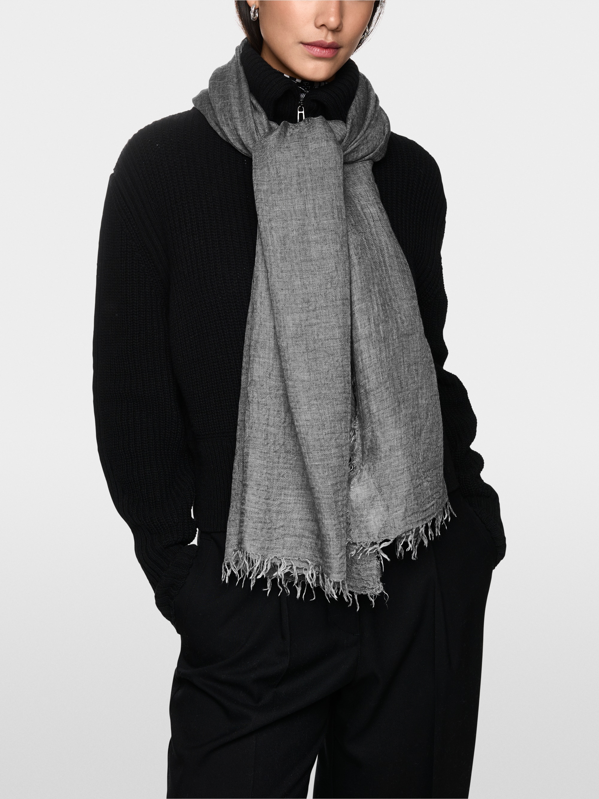 Scarf in crinkle look