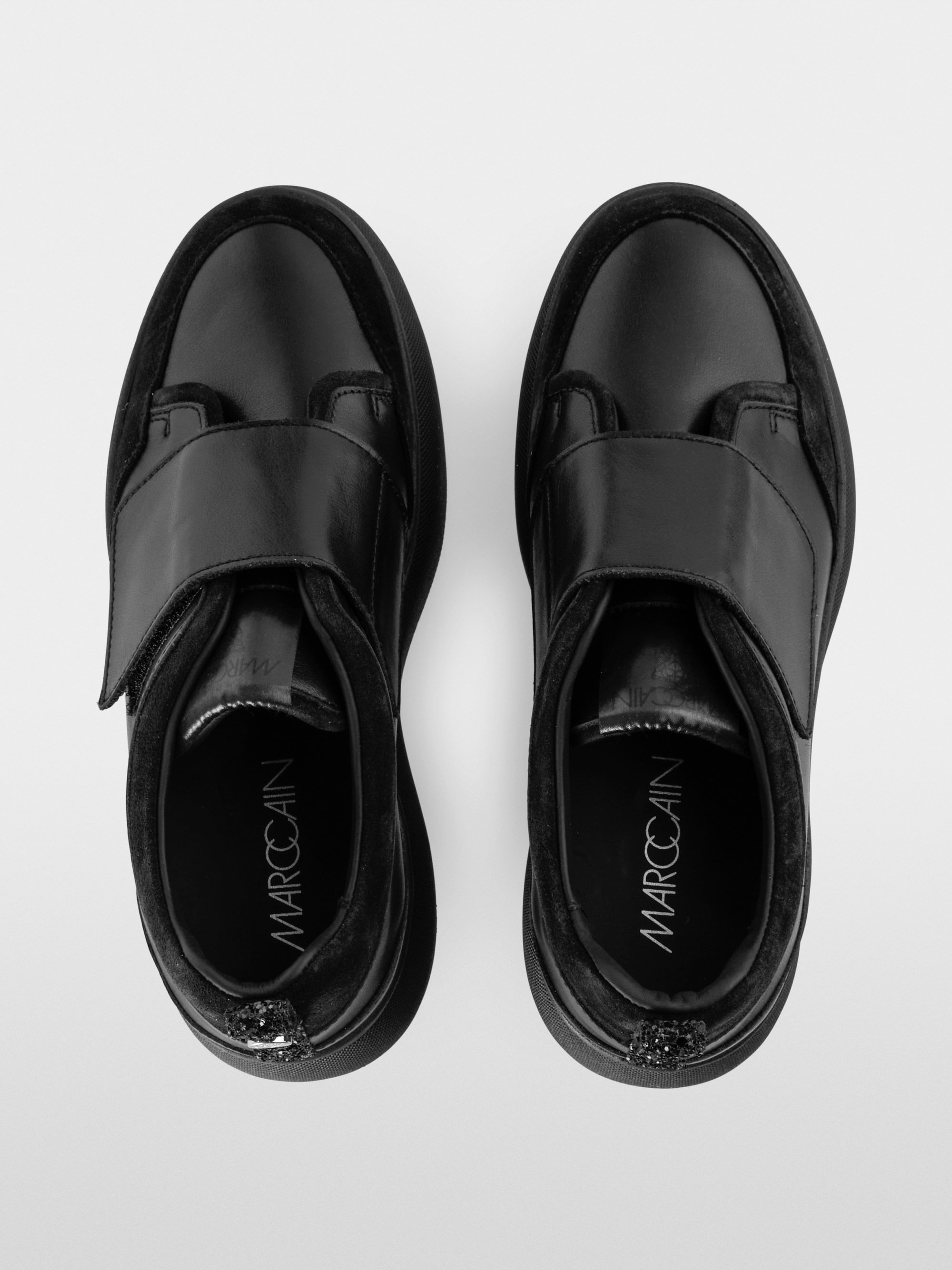 Moderner Sneaker mit Klettverschluss