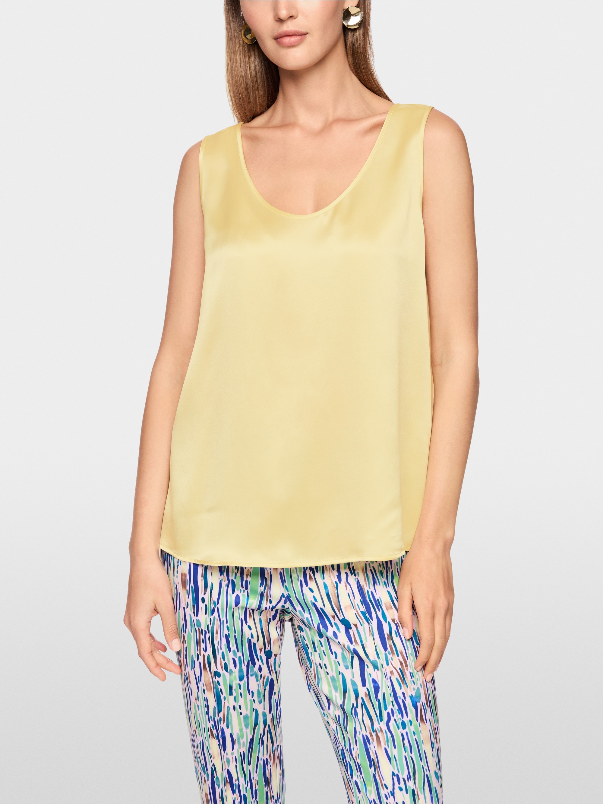 Seidentop mit Rundhalsausschnitt