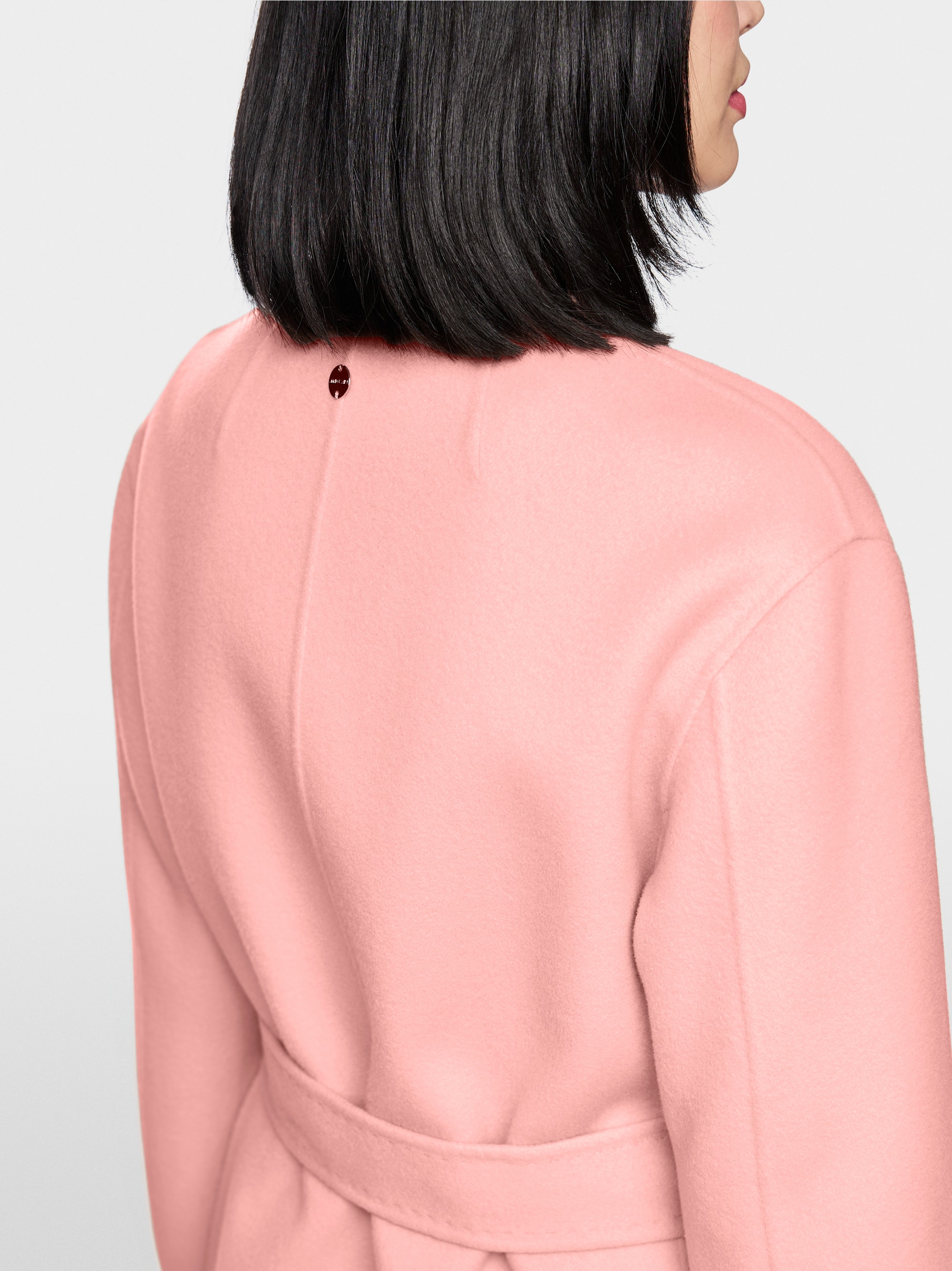 Elegant coat made of pure wool