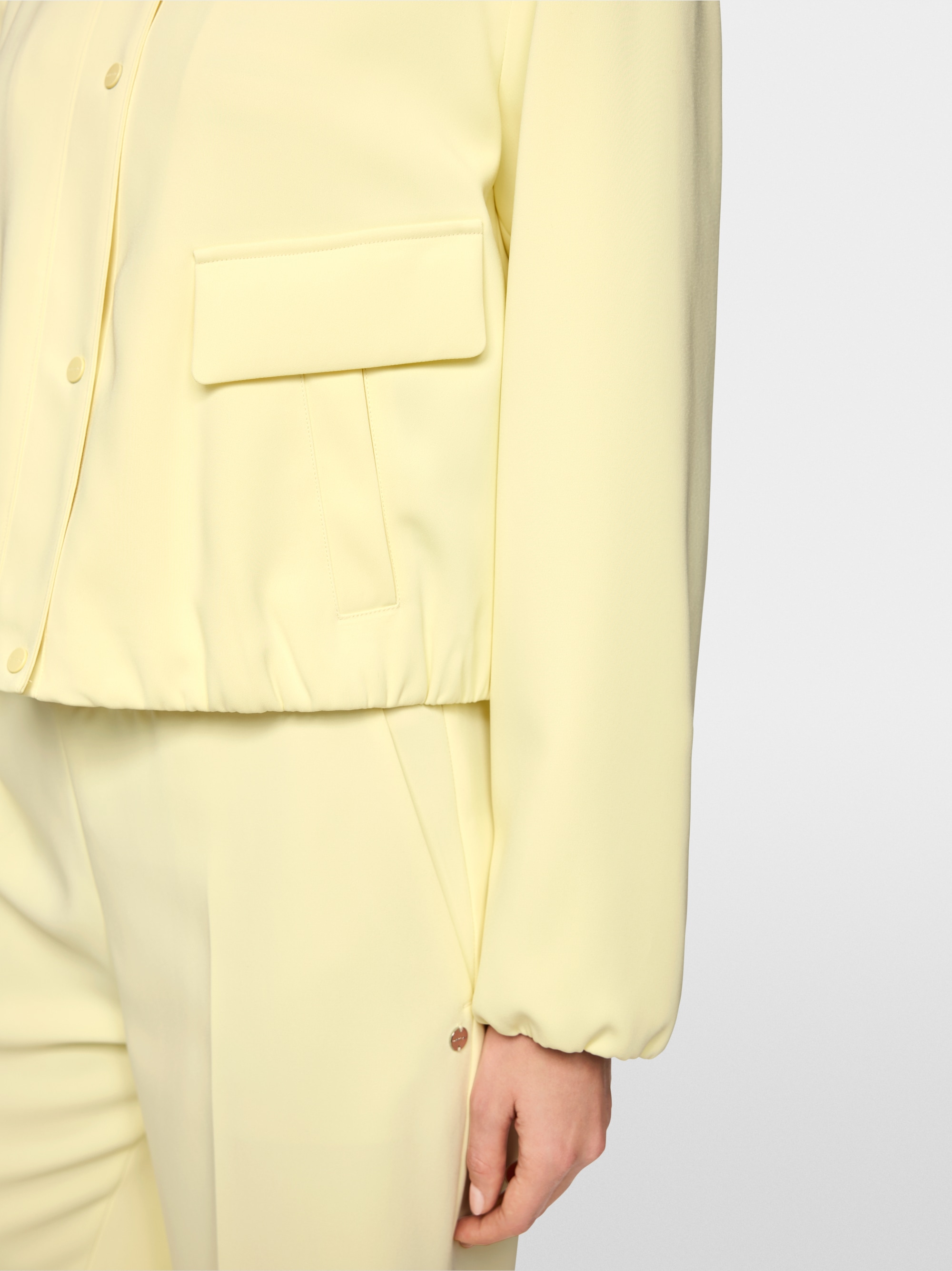 Jacket with small stand-up collar