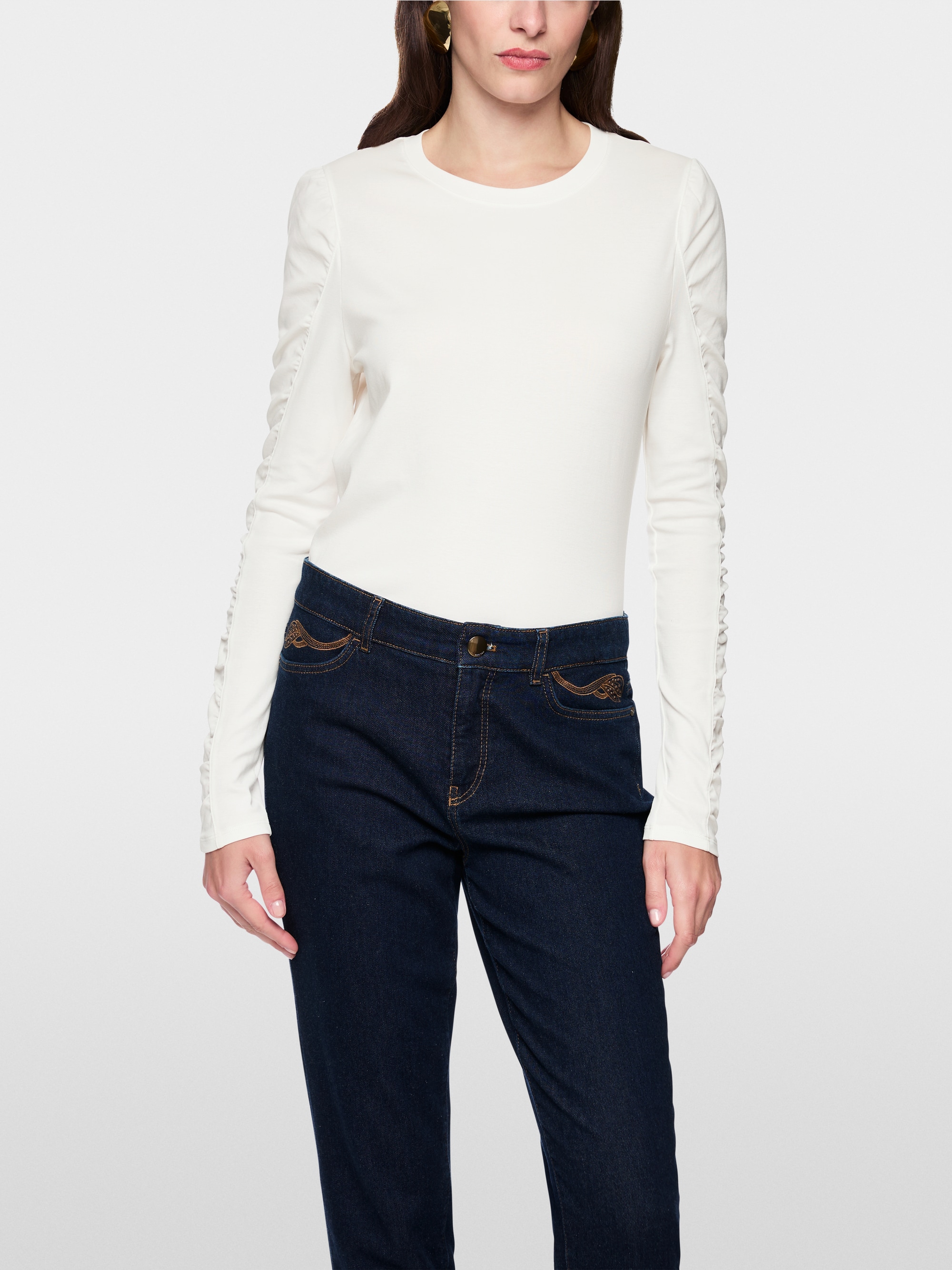 Long-sleeved shirt with ruffles