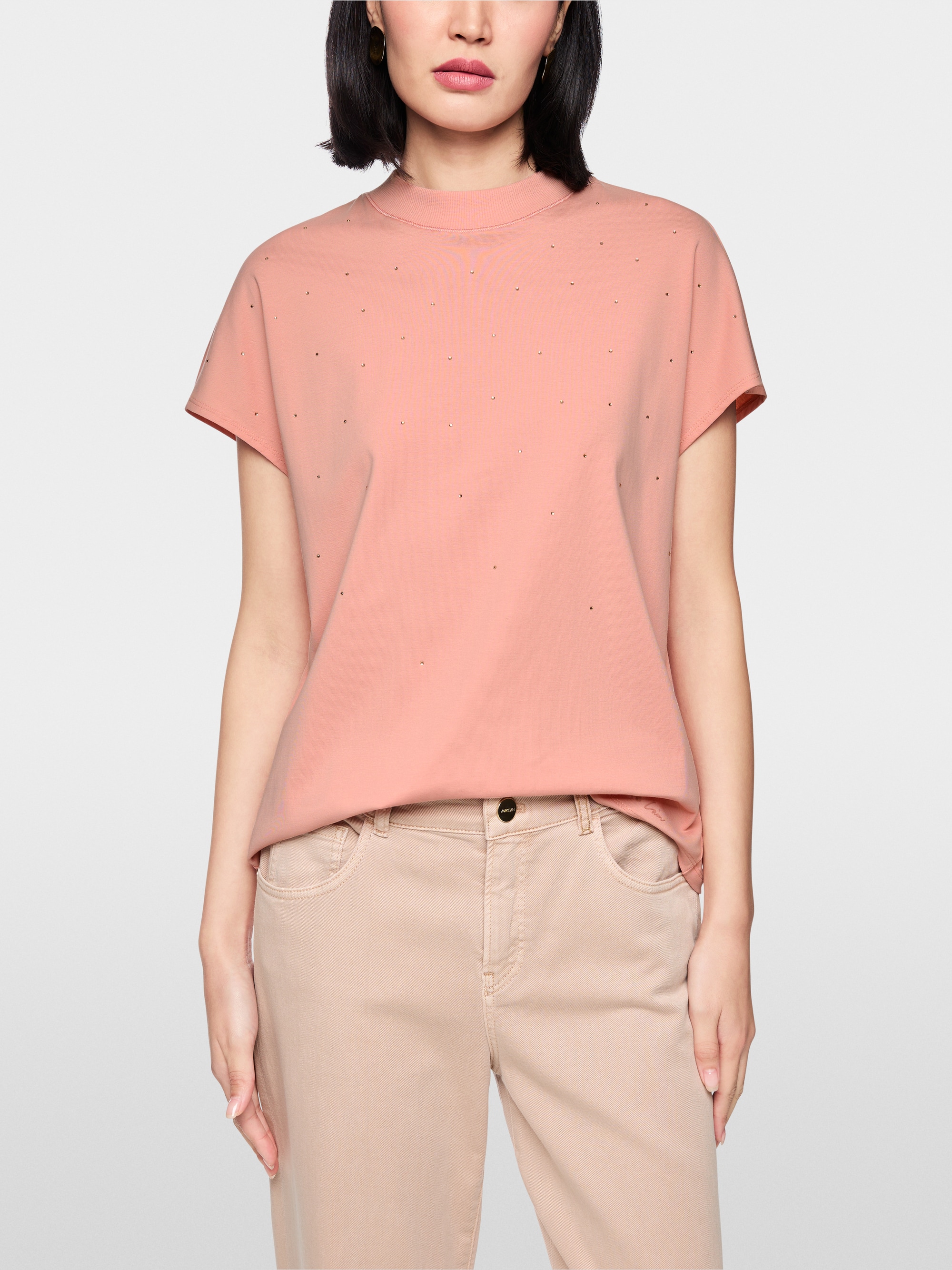 Short-sleeved T-shirt with hotfix stones