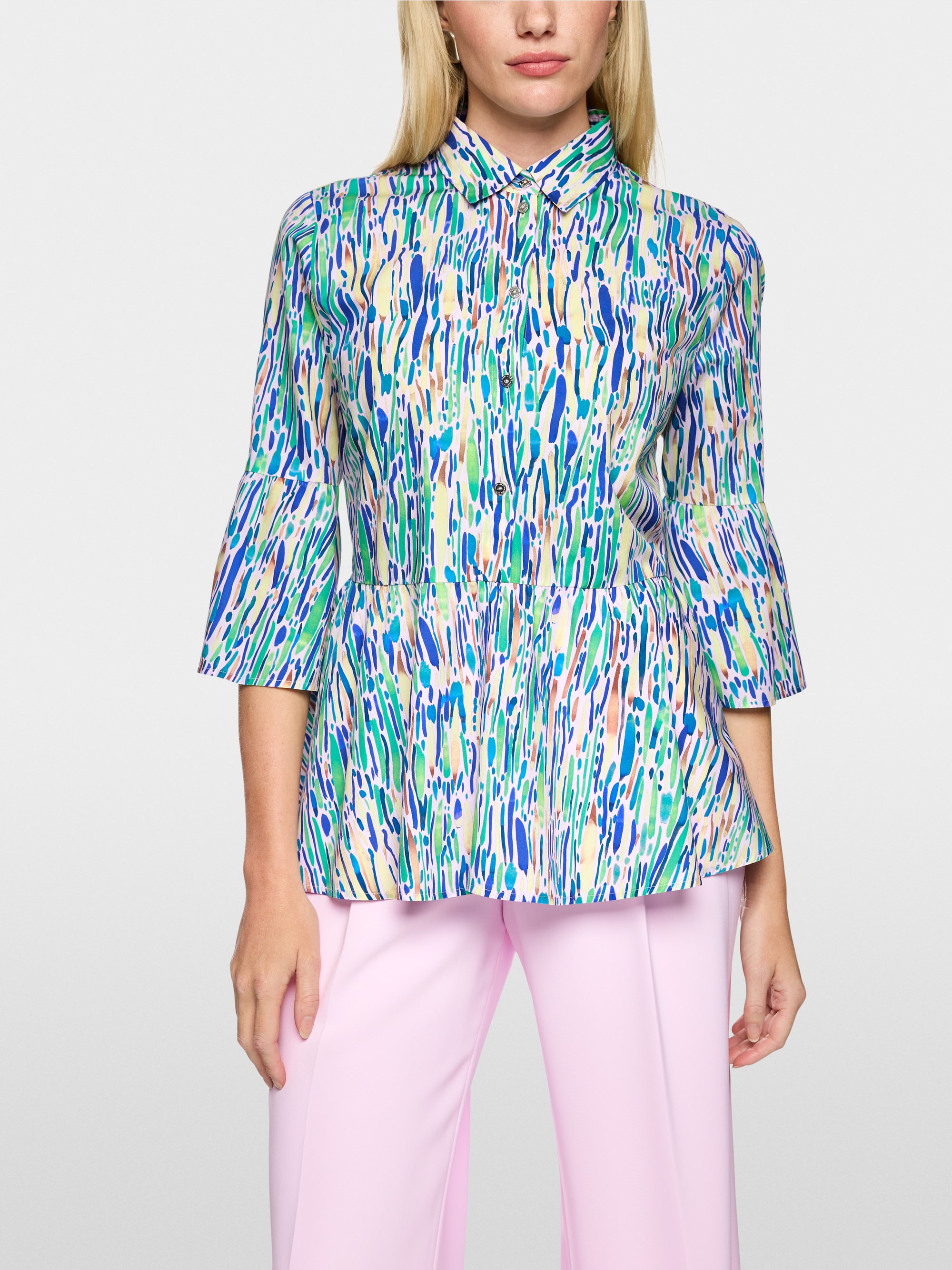 Feminine blouse with confetti print