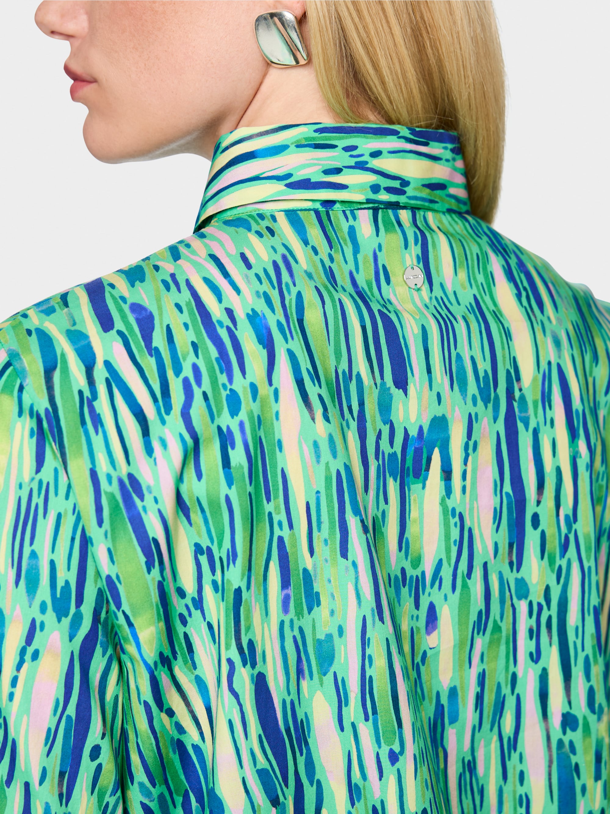 Feminine blouse with confetti print