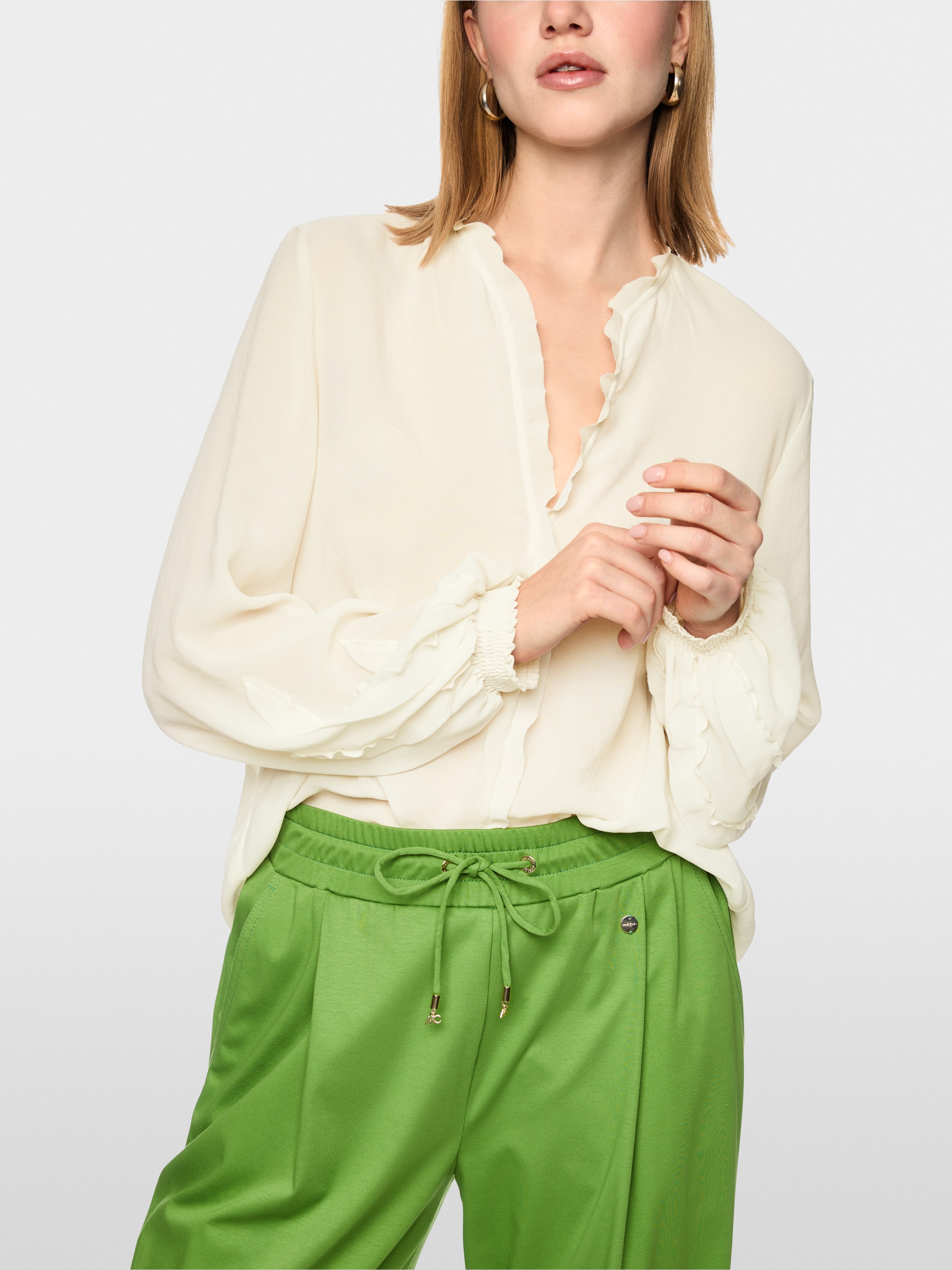 Feminine blouse with ruffle