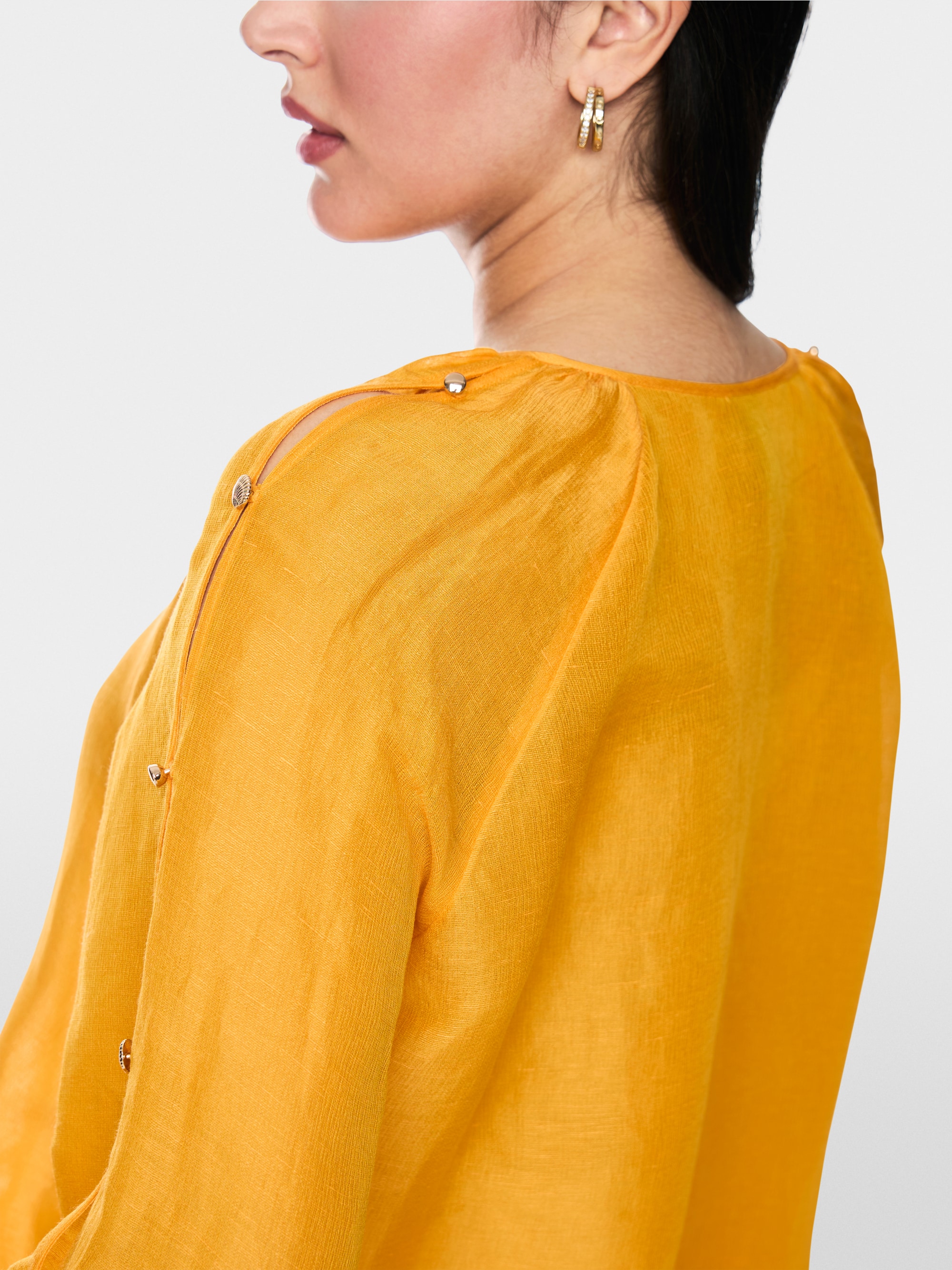 Blouse in linen-silk blend