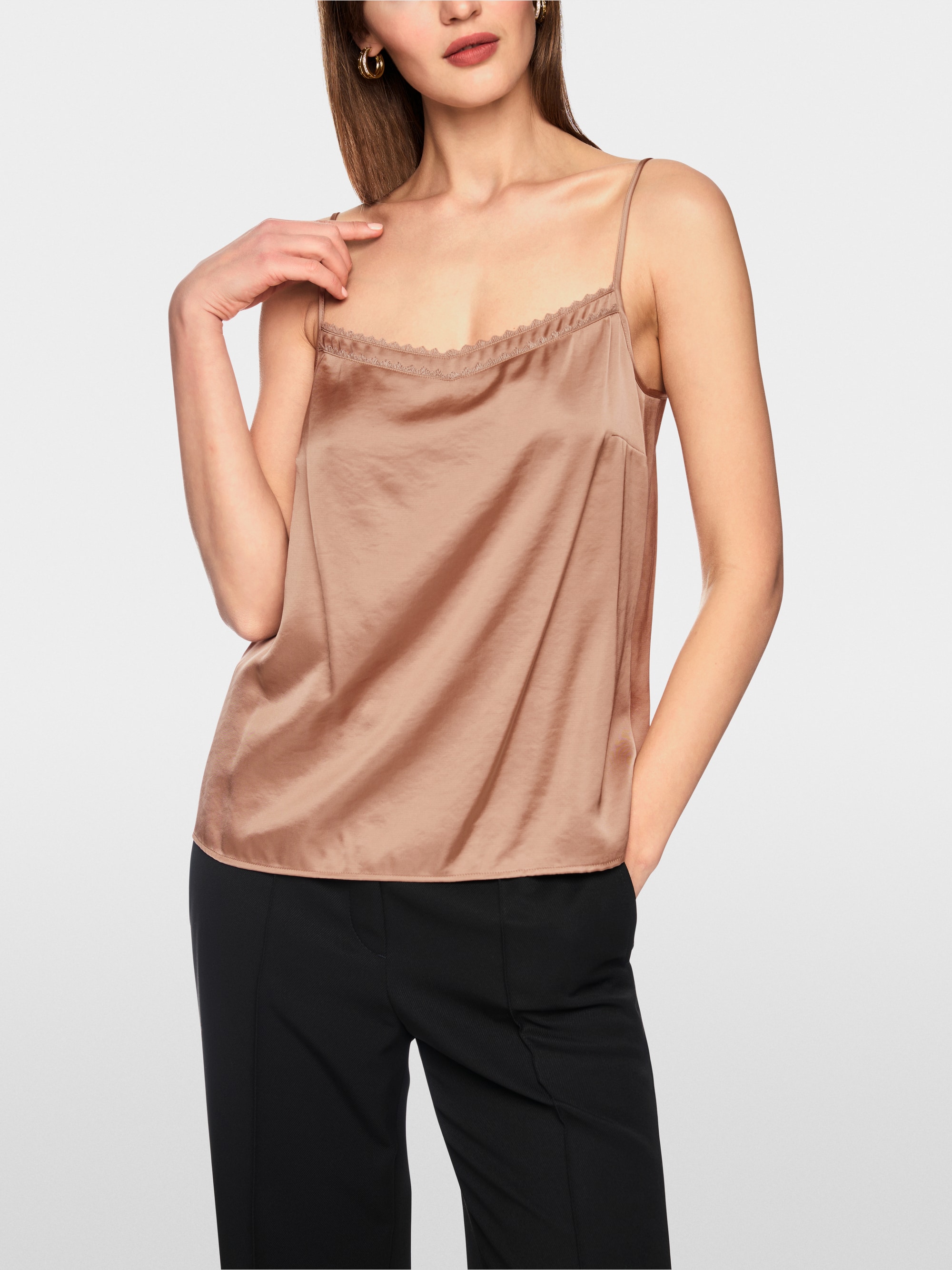 Top élégant à bretelles avec dentelle