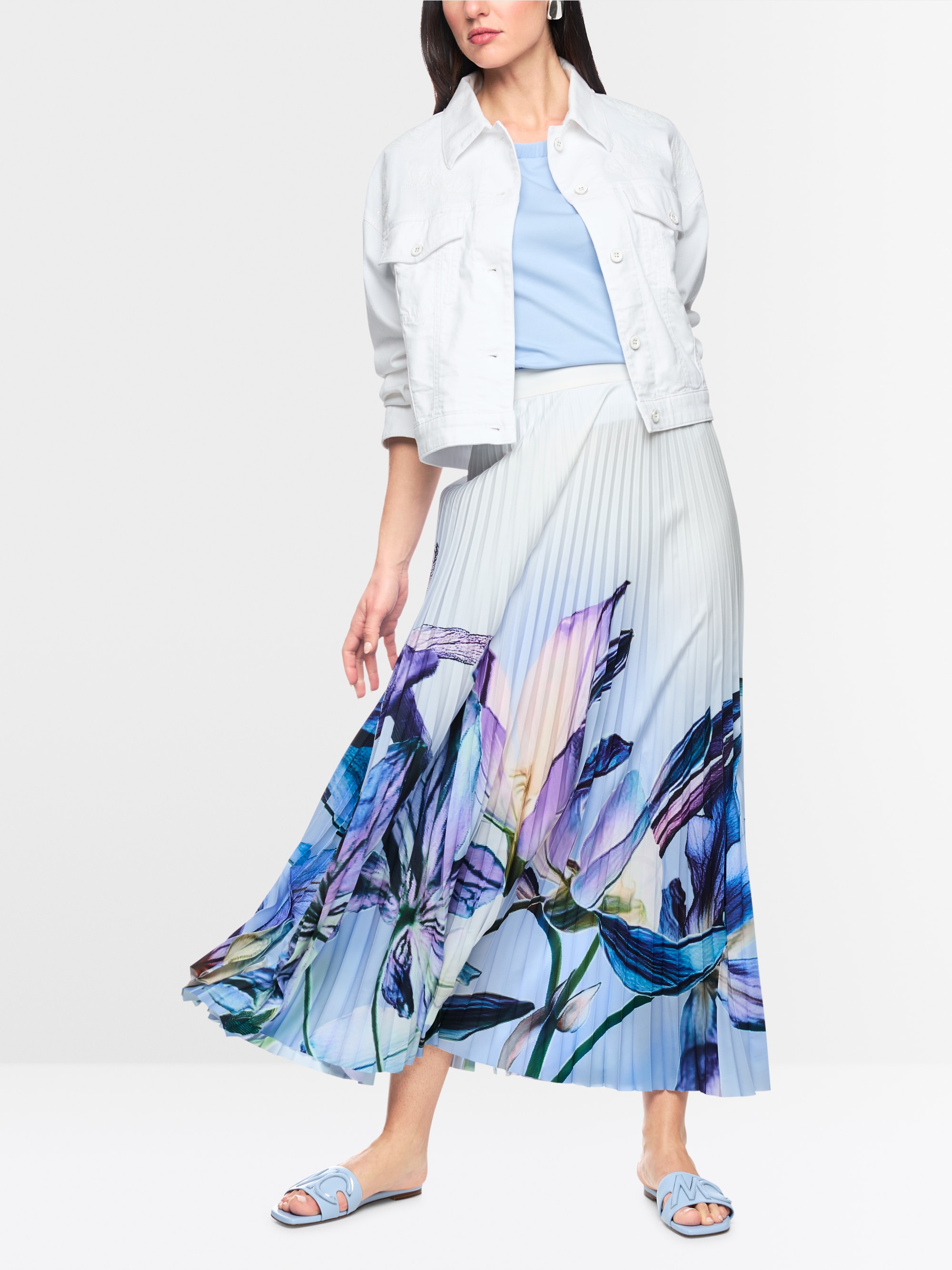 Pleated midi skirt with lily print