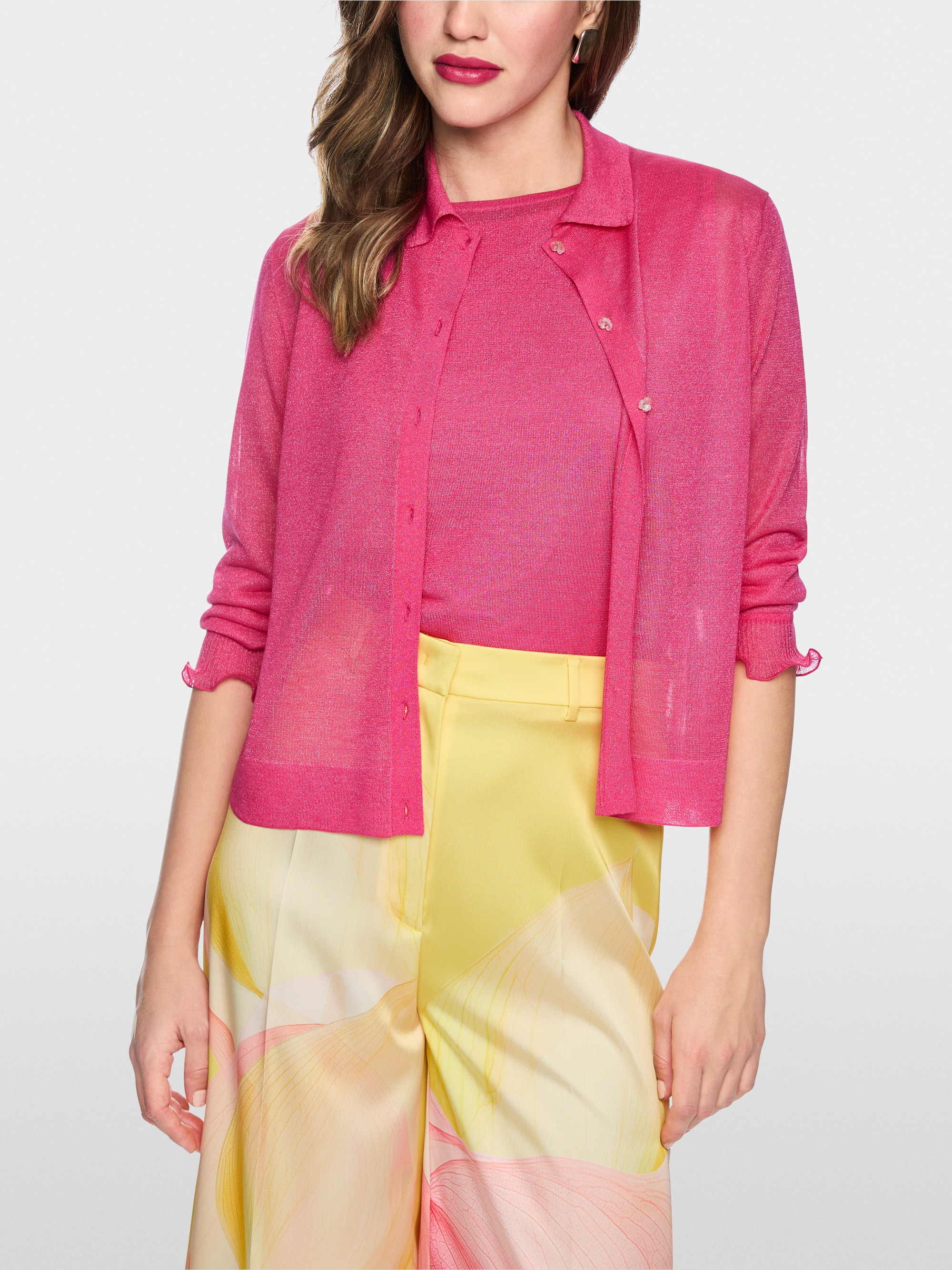 Fine-knit cardigan with floral buttons