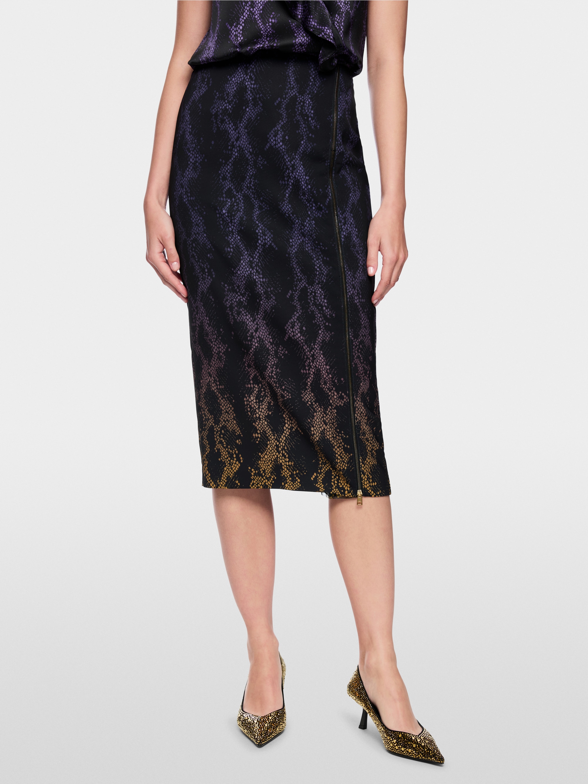 Pencil skirt with snake print