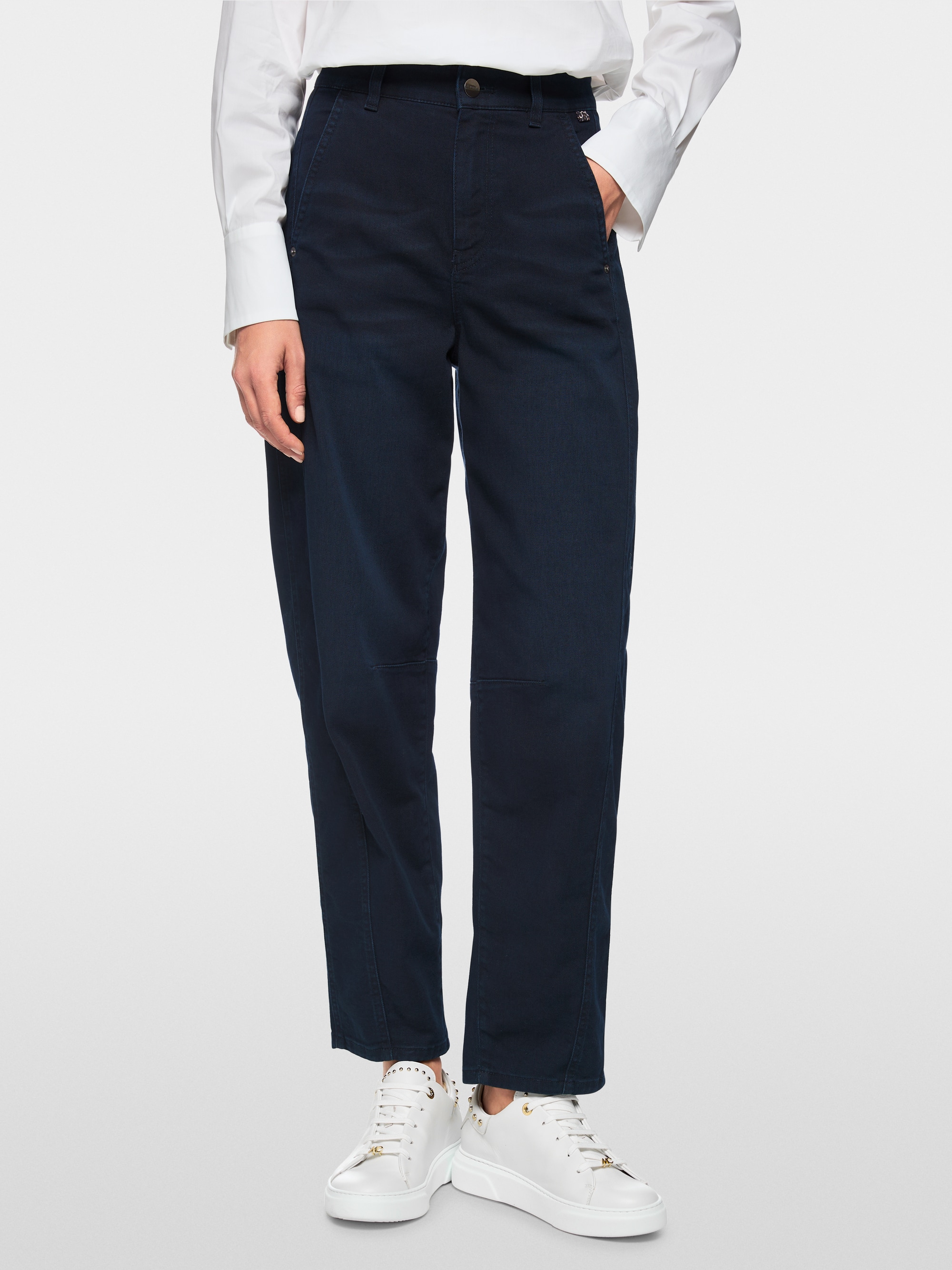 RUMA relaxed-fit jeans with O-shape