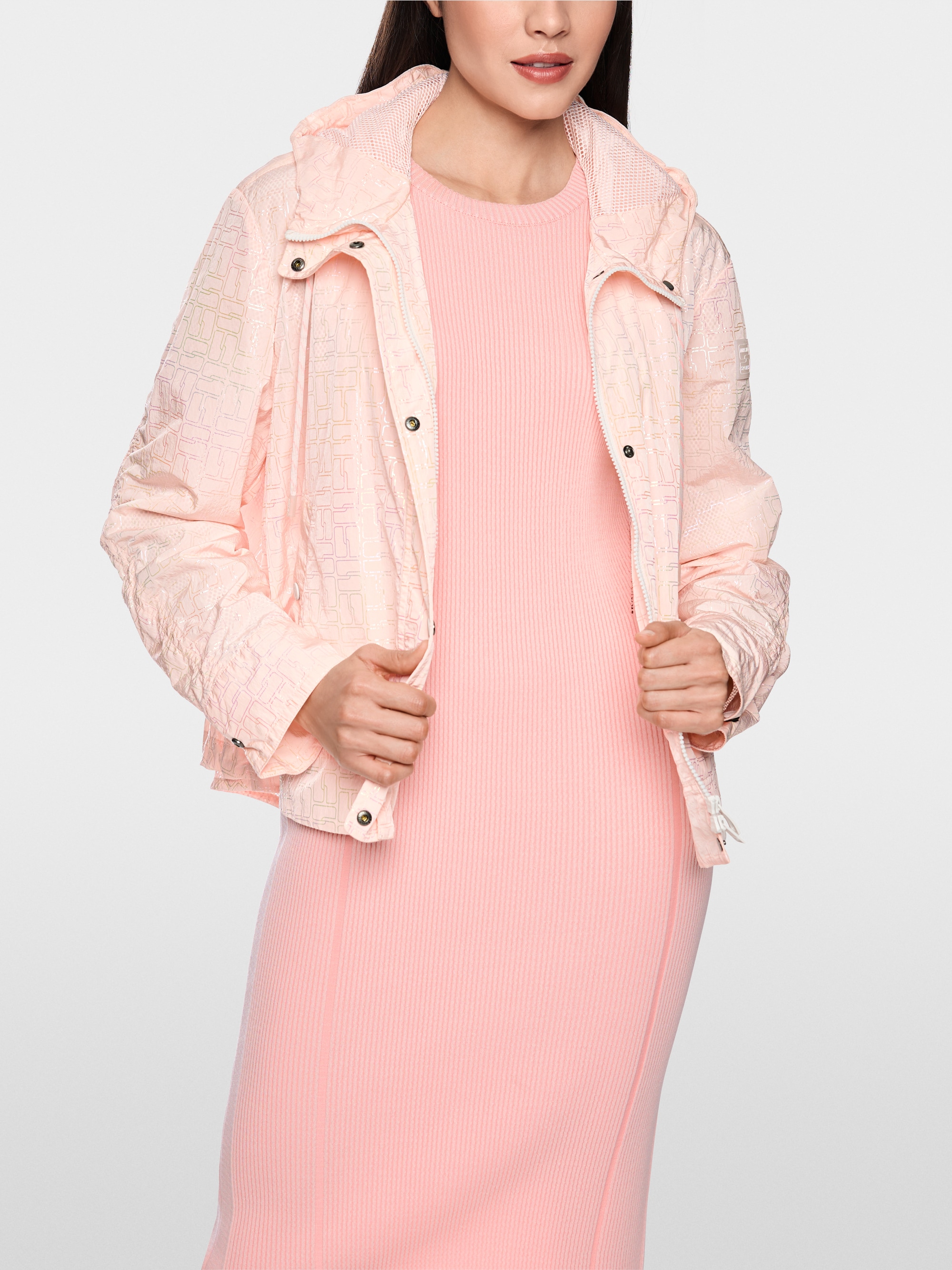 Lightweight outdoor jacket