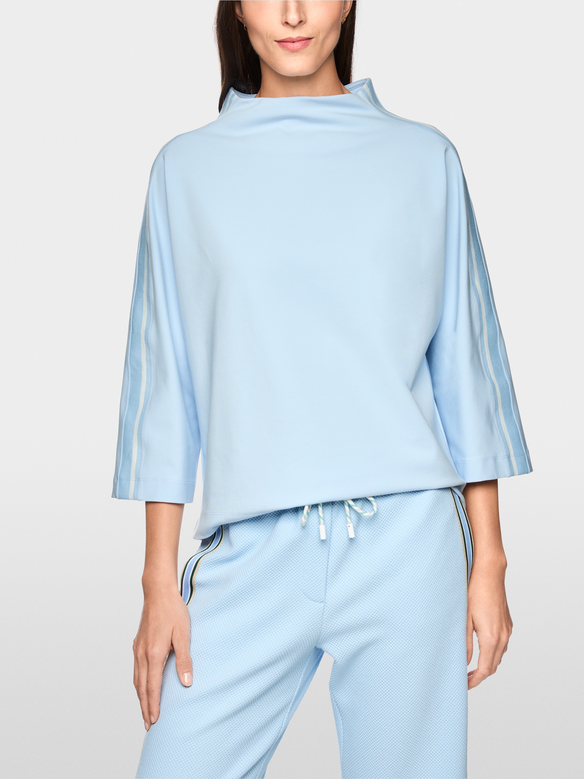 Sweatshirt with stand-up collar