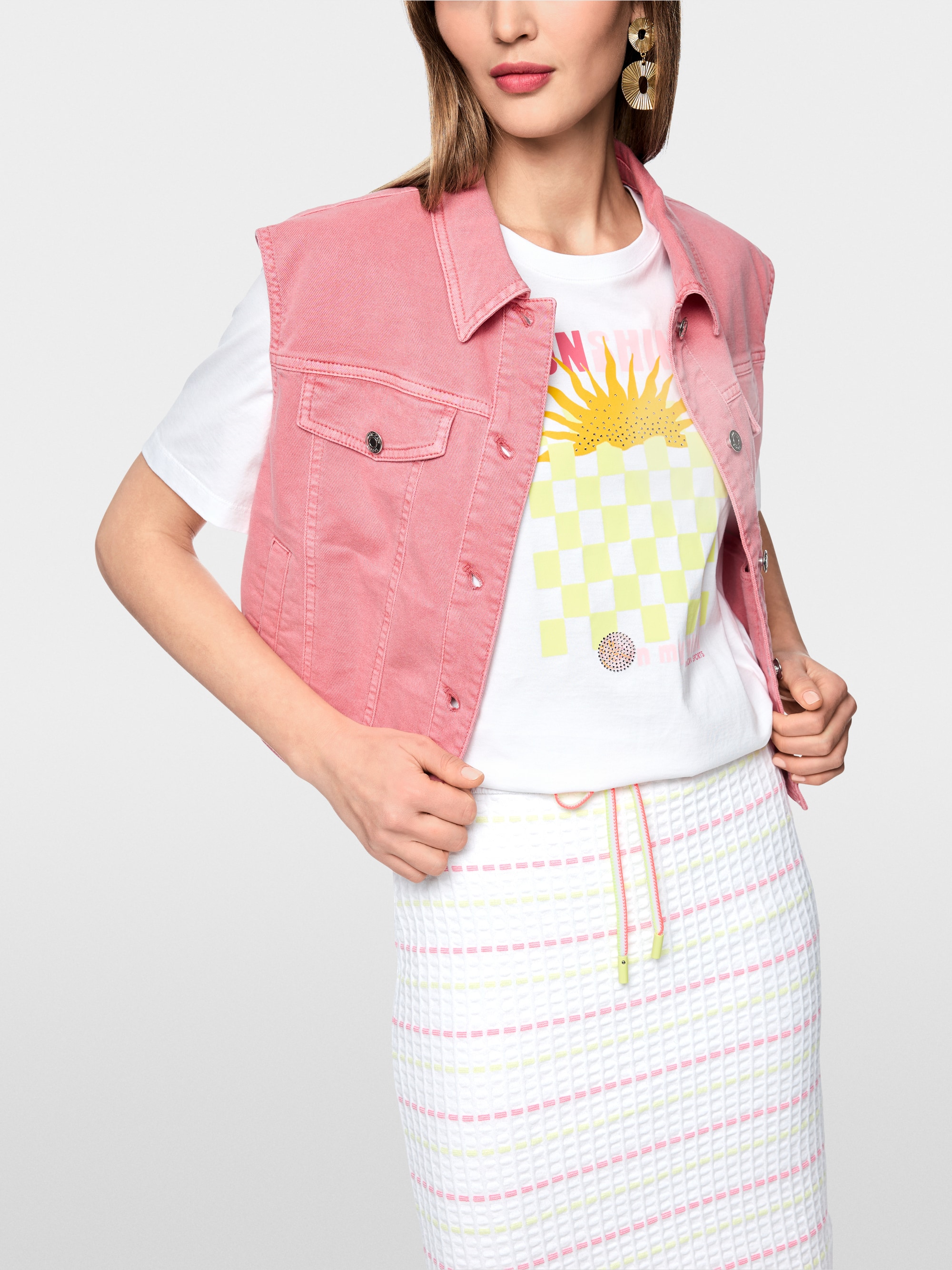 T-shirt with ‘Rethink Together’ print